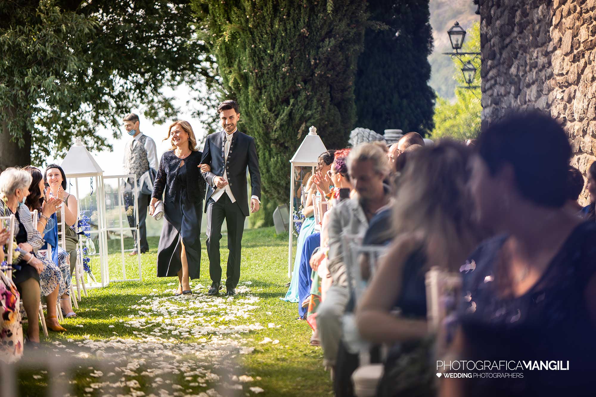 018 fotografo matrimonio reportage wedding ingresso sposo rito civile castello rossino calolziocorte lecco lago como 018 fotografo matrimonio reportage wedding ingresso sposo rito civile castello rossino calolziocorte lecco lago como