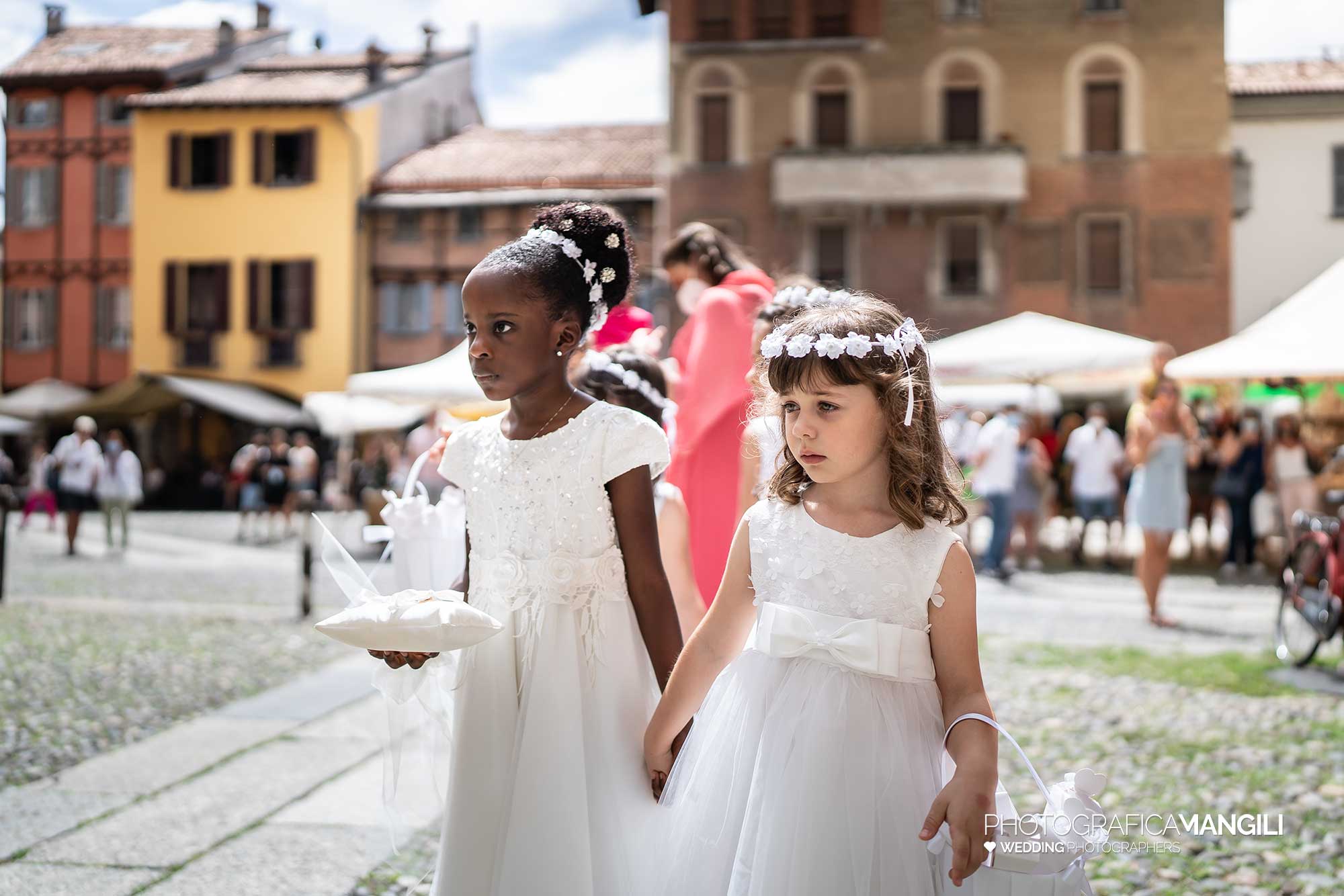 019 reportage foto matrimonio wedding ingresso sposi fedi cuscinetto damigelle basilica cerimonia como 019 reportage foto matrimonio wedding ingresso sposi fedi cuscinetto damigelle basilica cerimonia como