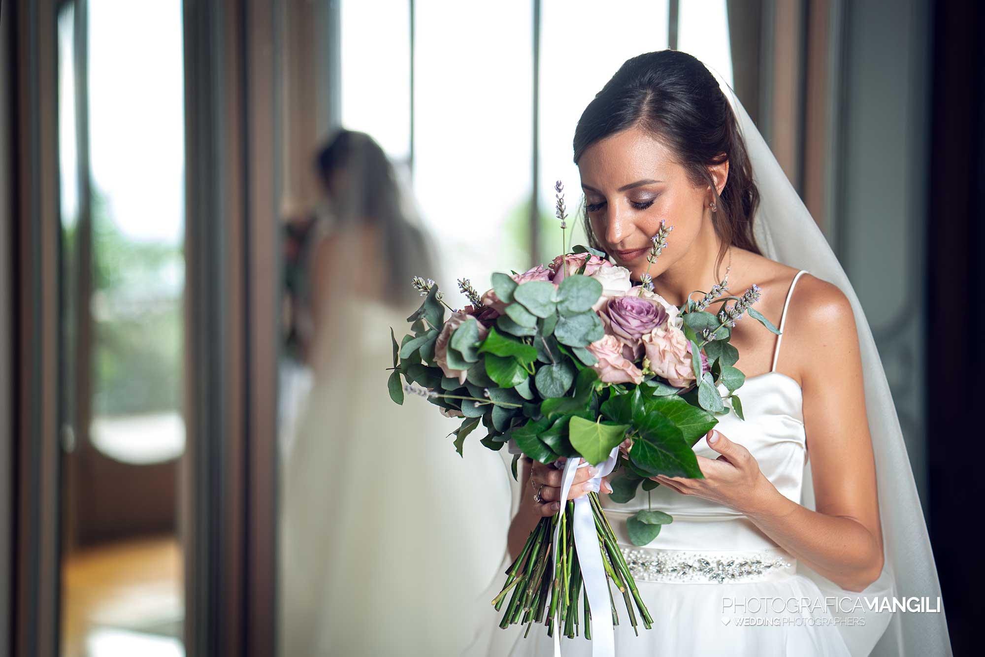 020 fotografo matrimonio reportage wedding ritratto sposa bouquet villa esengrini montalbano varese 1 020 fotografo matrimonio reportage wedding ritratto sposa bouquet villa esengrini montalbano varese 1