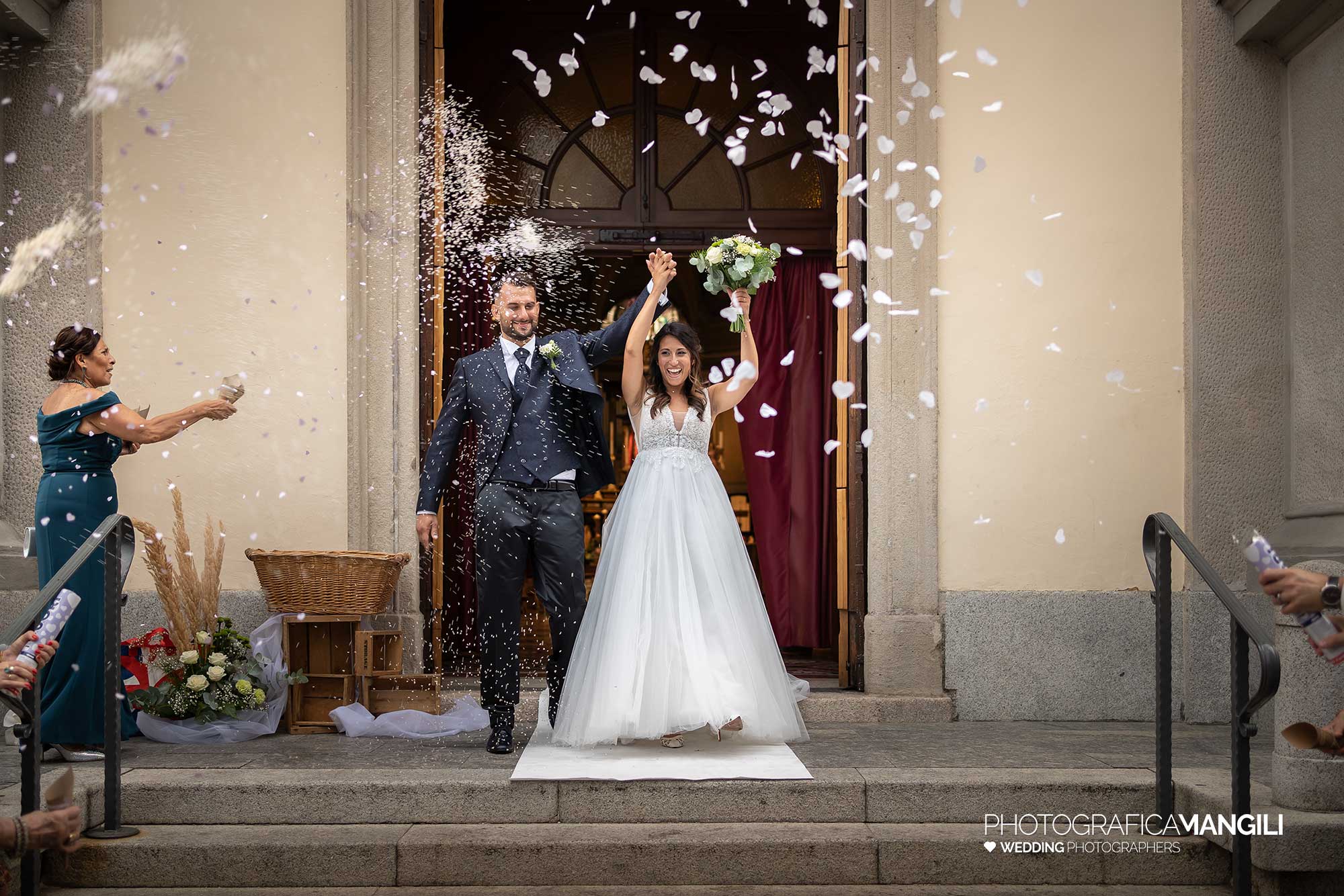 020 fotografo matrimonio reportage wedding sposi ritratti uscita chiesa cerimonia lancio riso petali nova milanese monza brianza 020 fotografo matrimonio reportage wedding sposi ritratti uscita chiesa cerimonia lancio riso petali nova milanese monza brianza