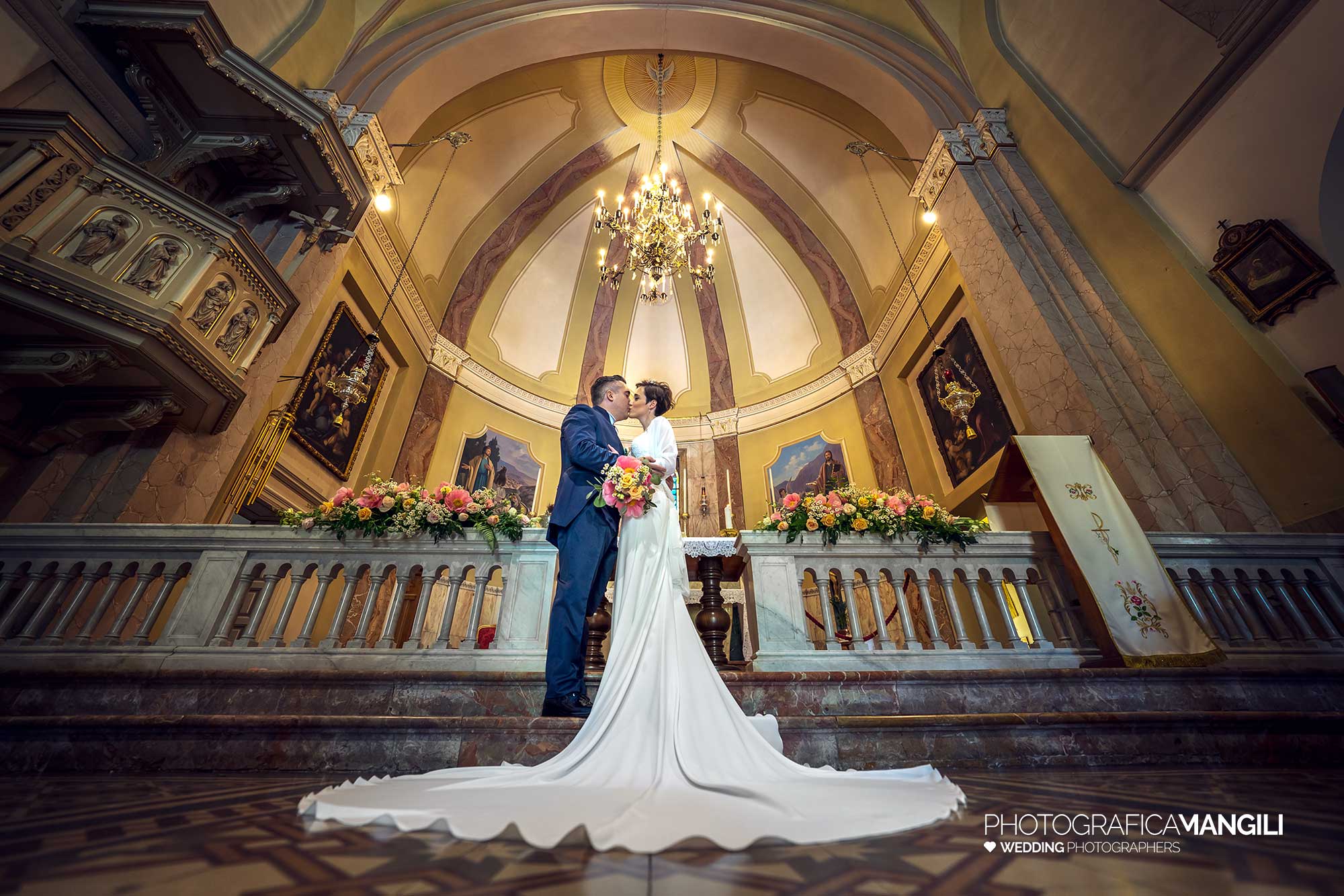 020 reportage foto matrimonio wedding sposi bacio cerimonia chiesa di rogoredo casatenovo lecco 020 reportage foto matrimonio wedding sposi bacio cerimonia chiesa di rogoredo casatenovo lecco