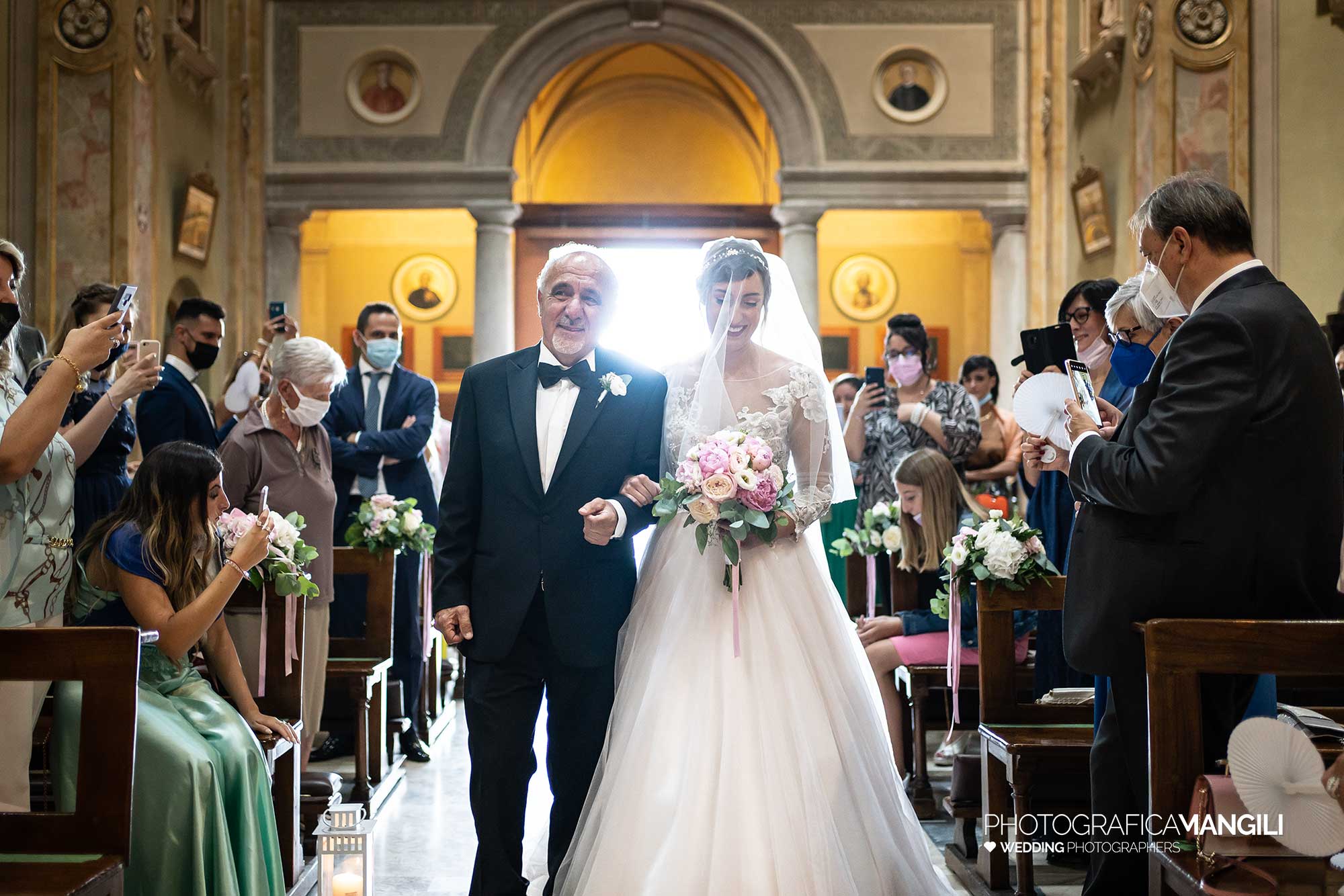 021 fotografo matrimonio reportage wedding ritratto sposa papà ingresso arrivo macchina chiesa bellusco monza brianza 021 fotografo matrimonio reportage wedding ritratto sposa papà ingresso arrivo macchina chiesa bellusco monza brianza