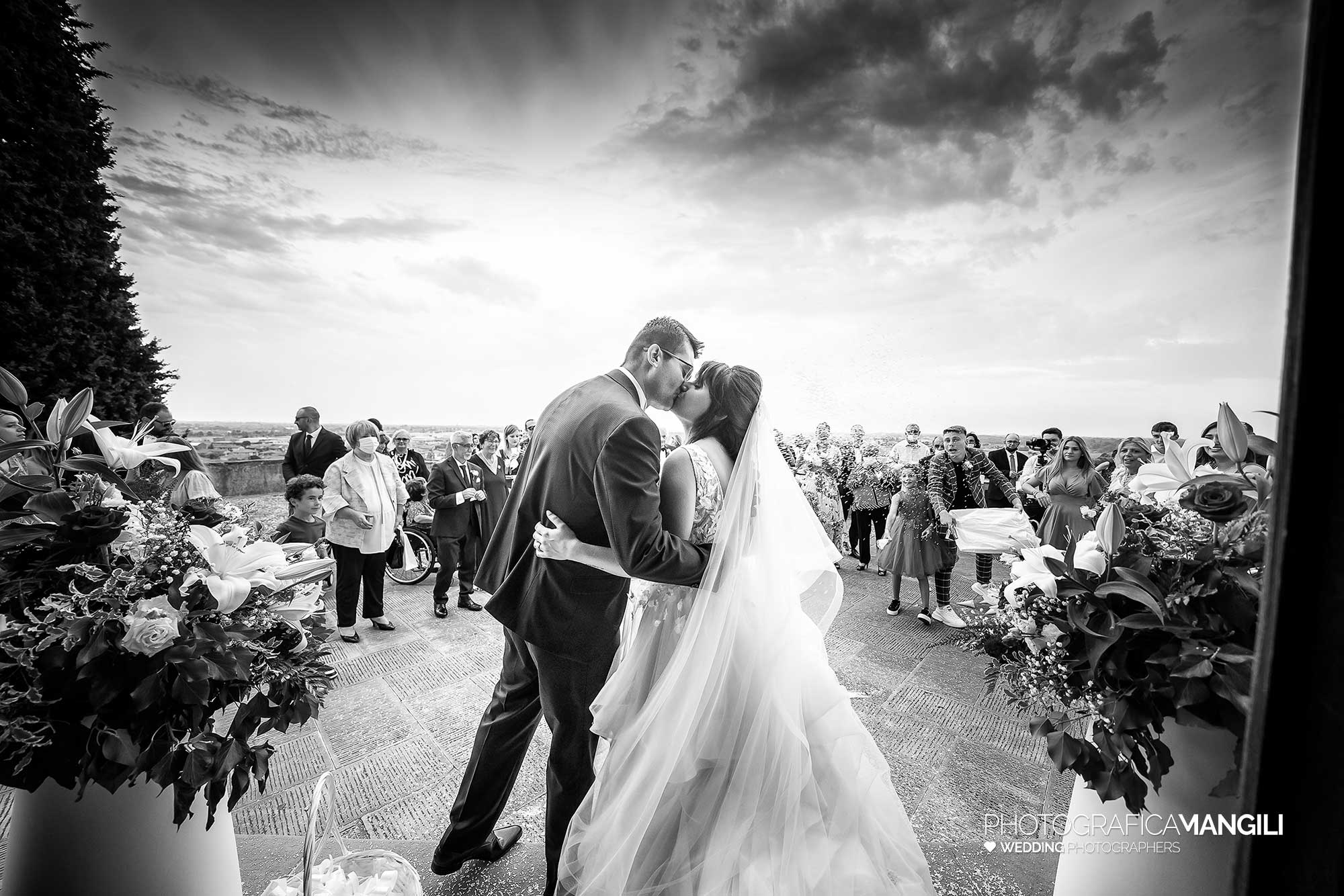 021 reportage foto matrimonio wedding ritratto sposi cerimonia uscita chiesa bacio mapello bergamo 021 reportage foto matrimonio wedding ritratto sposi cerimonia uscita chiesa bacio mapello bergamo