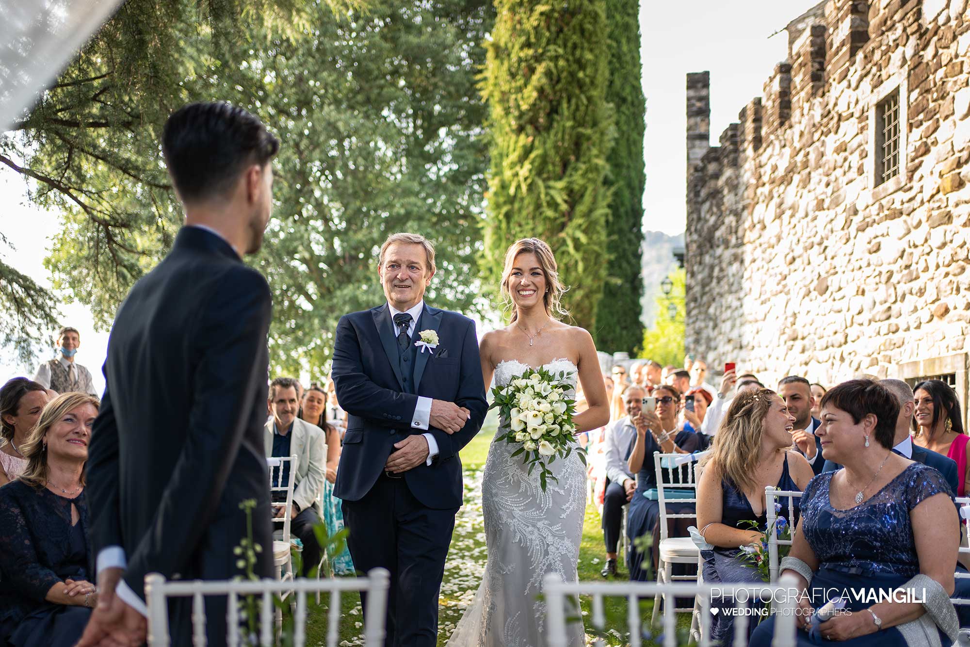 022 fotografo matrimonio reportage wedding ingresso sposa rito civile castello rossino calolziocorte lecco lago como 022 fotografo matrimonio reportage wedding ingresso sposa rito civile castello rossino calolziocorte lecco lago como