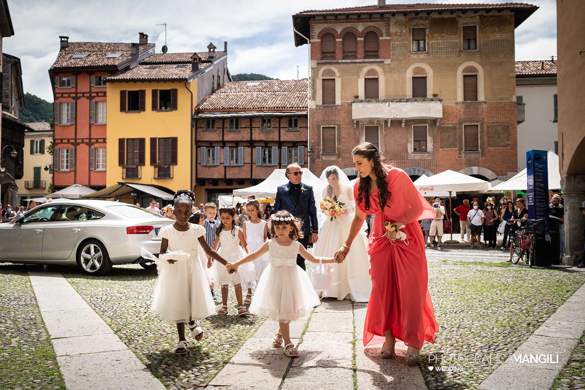 022 reportage foto matrimonio wedding ingresso sposa damigelle bambini basilica cerimonia como 022 reportage foto matrimonio wedding ingresso sposa damigelle bambini basilica cerimonia como