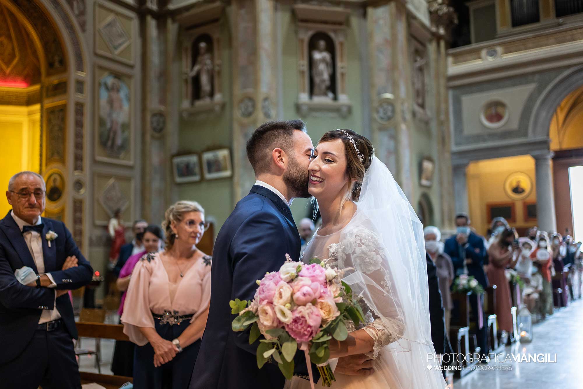 023 fotografo matrimonio reportage wedding ritratto sposa papà ingresso arrivo macchina chiesa bellusco monza brianza 023 fotografo matrimonio reportage wedding ritratto sposa papà ingresso arrivo macchina chiesa bellusco monza brianza