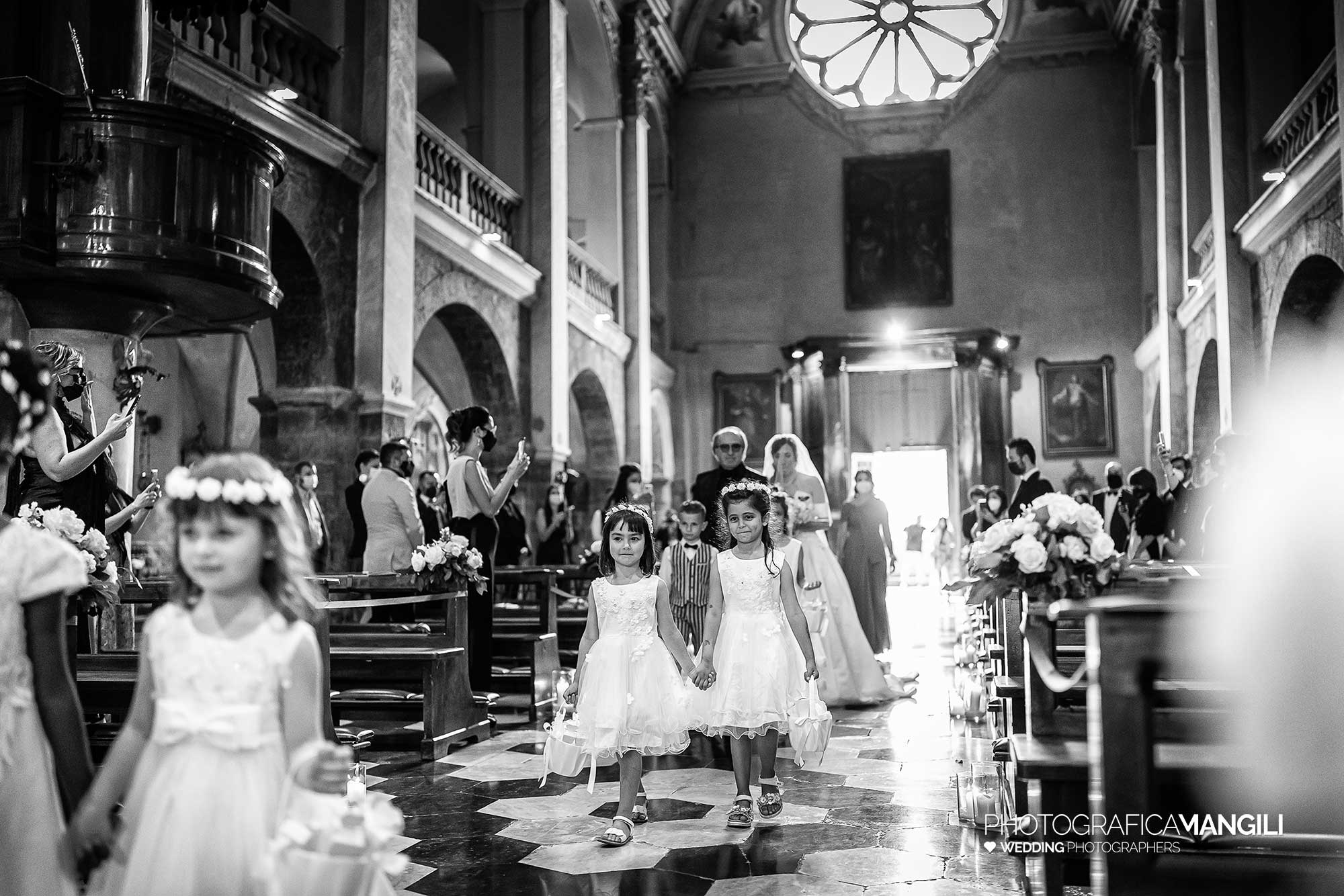023 reportage foto matrimonio wedding ingresso sposa papà damigelle basilica cerimonia como 023 reportage foto matrimonio wedding ingresso sposa papà damigelle basilica cerimonia como