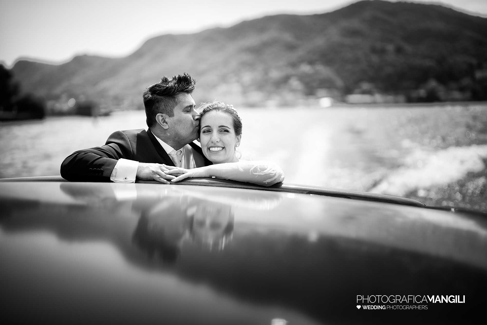 025 fotografo matrimonio reportage wedding sposi ritratti barca lago como 025 fotografo matrimonio reportage wedding sposi ritratti barca lago como