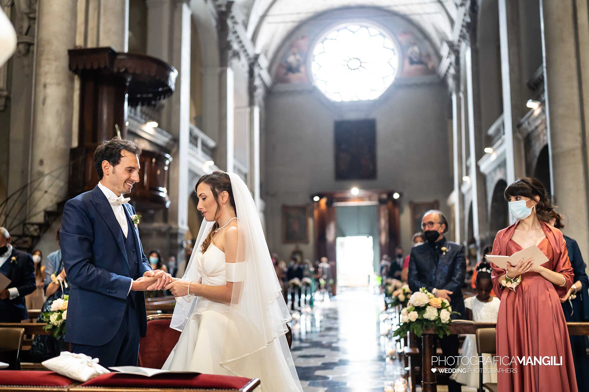 025 reportage foto matrimonio wedding sposi ritratti promesse scambio anelli fedi basilica cerimonia como 025 reportage foto matrimonio wedding sposi ritratti promesse scambio anelli fedi basilica cerimonia como