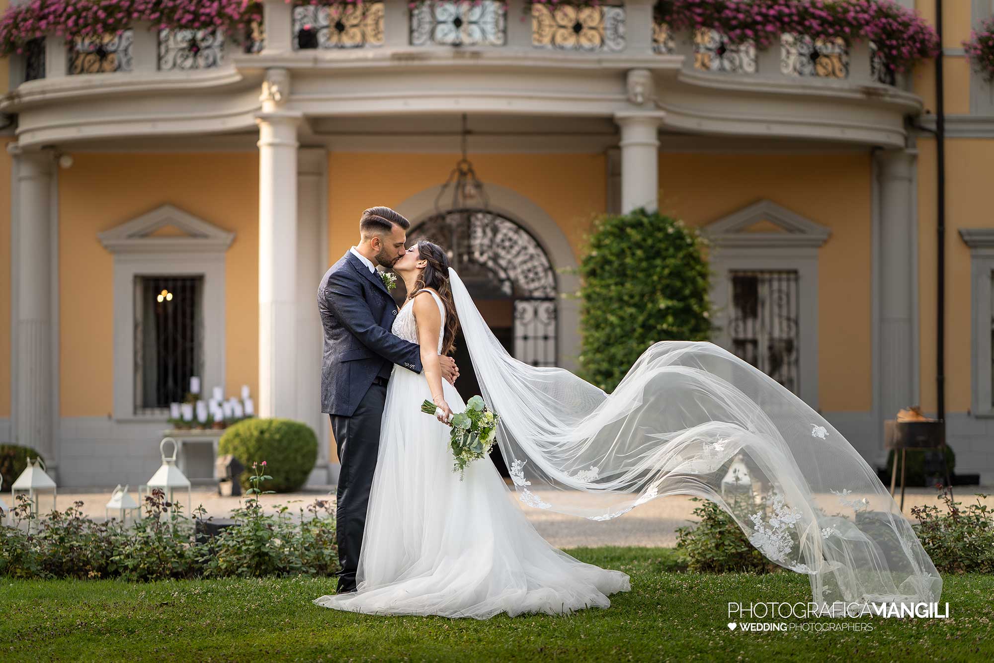 026 fotografo matrimonio reportage wedding sposi ritratti bacio velo villa acquaroli carvico bergamo 026 fotografo matrimonio reportage wedding sposi ritratti bacio velo villa acquaroli carvico bergamo