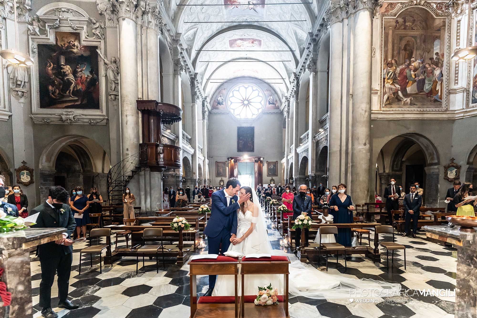 026 reportage foto matrimonio wedding sposi ritratti bacio basilica cerimonia como 026 reportage foto matrimonio wedding sposi ritratti bacio basilica cerimonia como