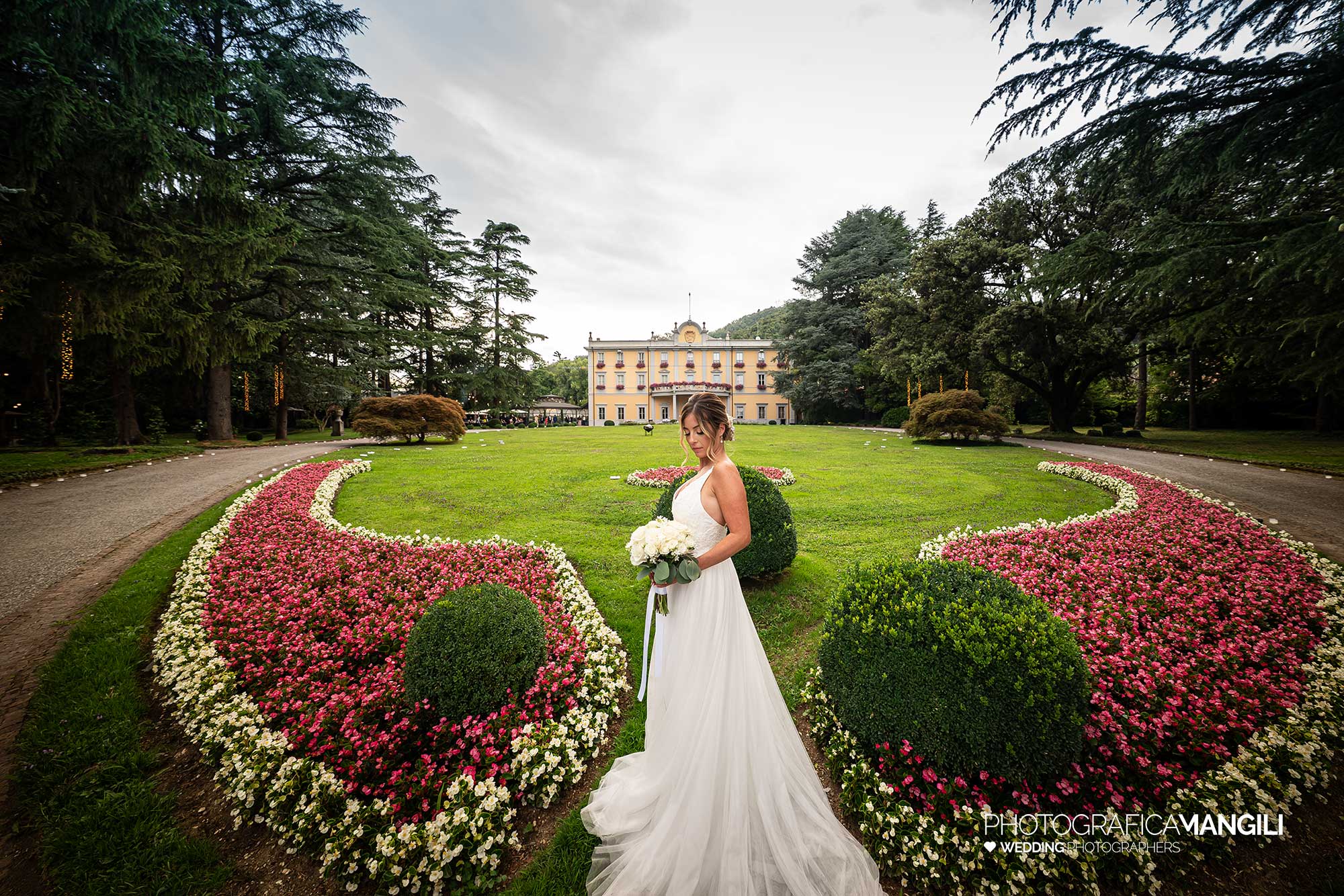 027 fotografo matrimonio reportage wedding sposa giardino ritratto villa acquaroli carvico bergamo 027 fotografo matrimonio reportage wedding sposa giardino ritratto villa acquaroli carvico bergamo