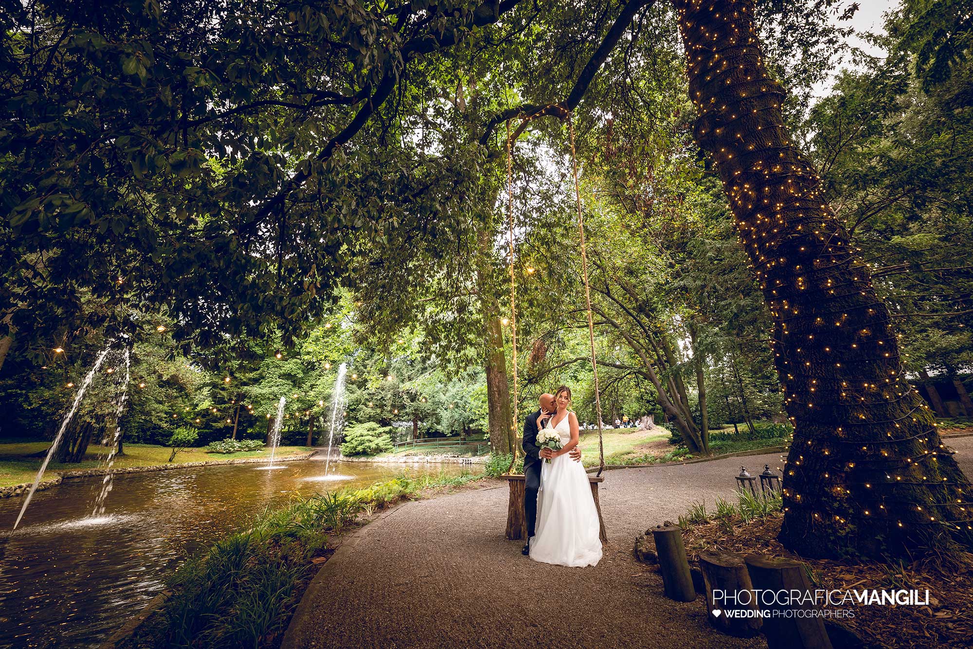 029 fotografo matrimonio reportage wedding sposi ritratto laghetto fontane villa acquaroli carvico bergamo 029 fotografo matrimonio reportage wedding sposi ritratto laghetto fontane villa acquaroli carvico bergamo