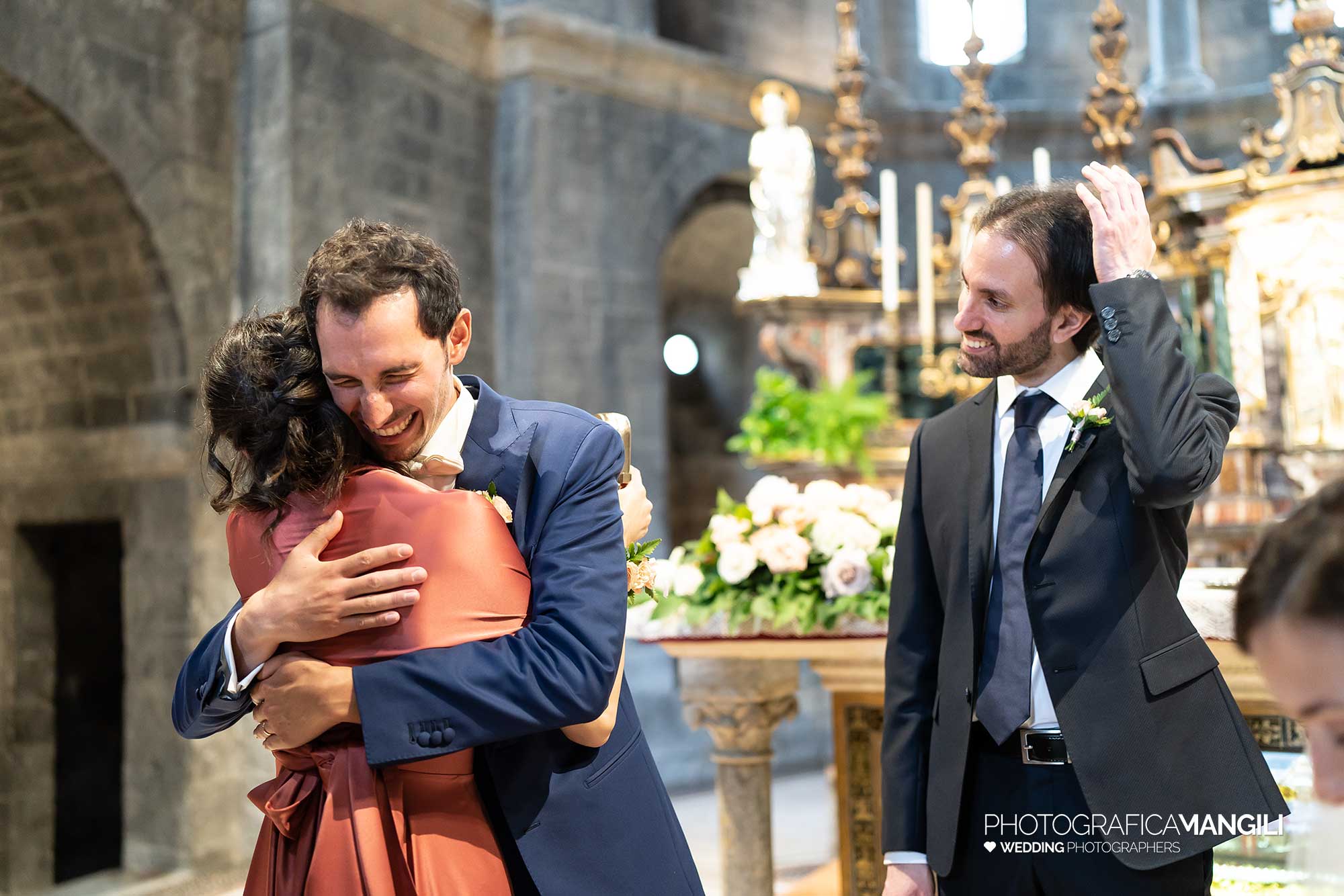 029 reportage foto matrimonio wedding sposi ritratti abbraccio basilica cerimonia como 029 reportage foto matrimonio wedding sposi ritratti abbraccio basilica cerimonia como