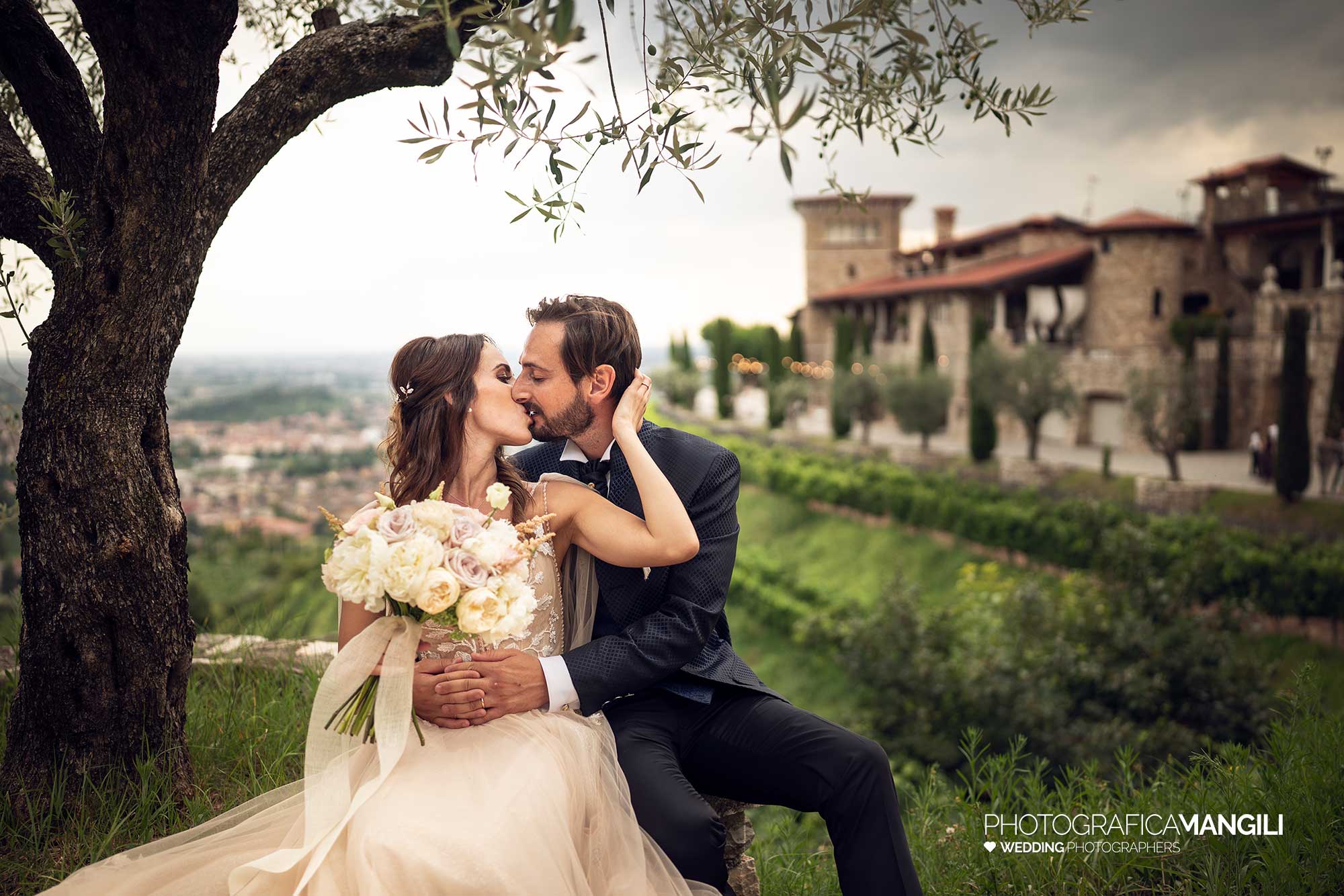 031 reportage foto matrimonio wedding ritratto sposi bacio le cantorie gussago brescia 031 reportage foto matrimonio wedding ritratto sposi bacio le cantorie gussago brescia