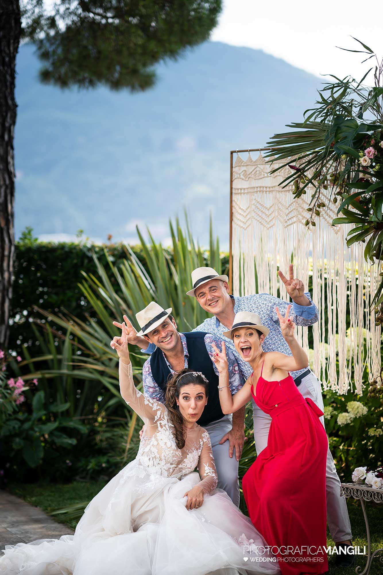 033 fotografo matrimonio reportage wedding sposi ritratti lago selfie villa geno como 033 fotografo matrimonio reportage wedding sposi ritratti lago selfie villa geno como