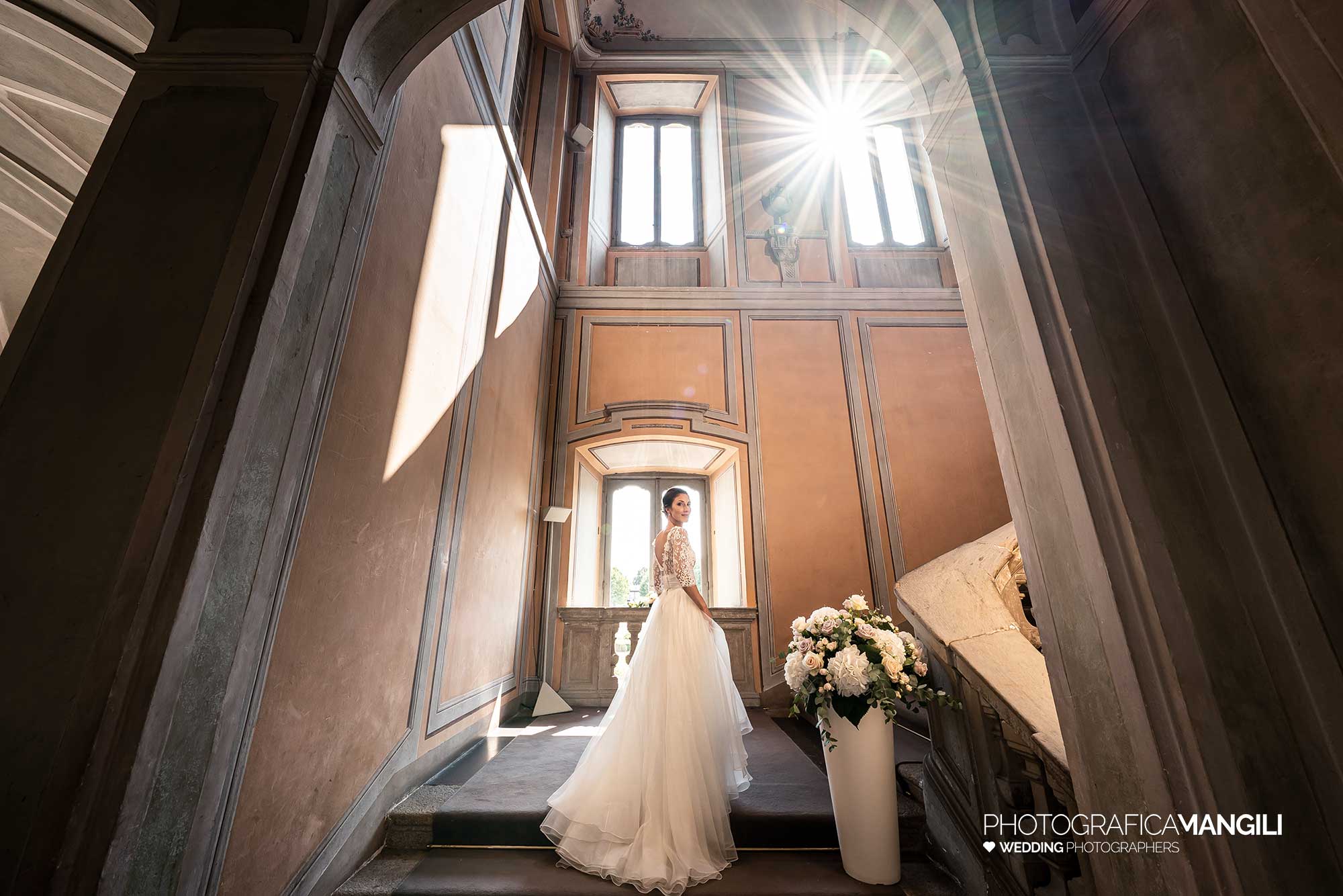 034 fotografo matrimonio reportage ritratto wedding sposa scala villa borromeo cassano d adda milano 034 fotografo matrimonio reportage ritratto wedding sposa scala villa borromeo cassano d adda milano