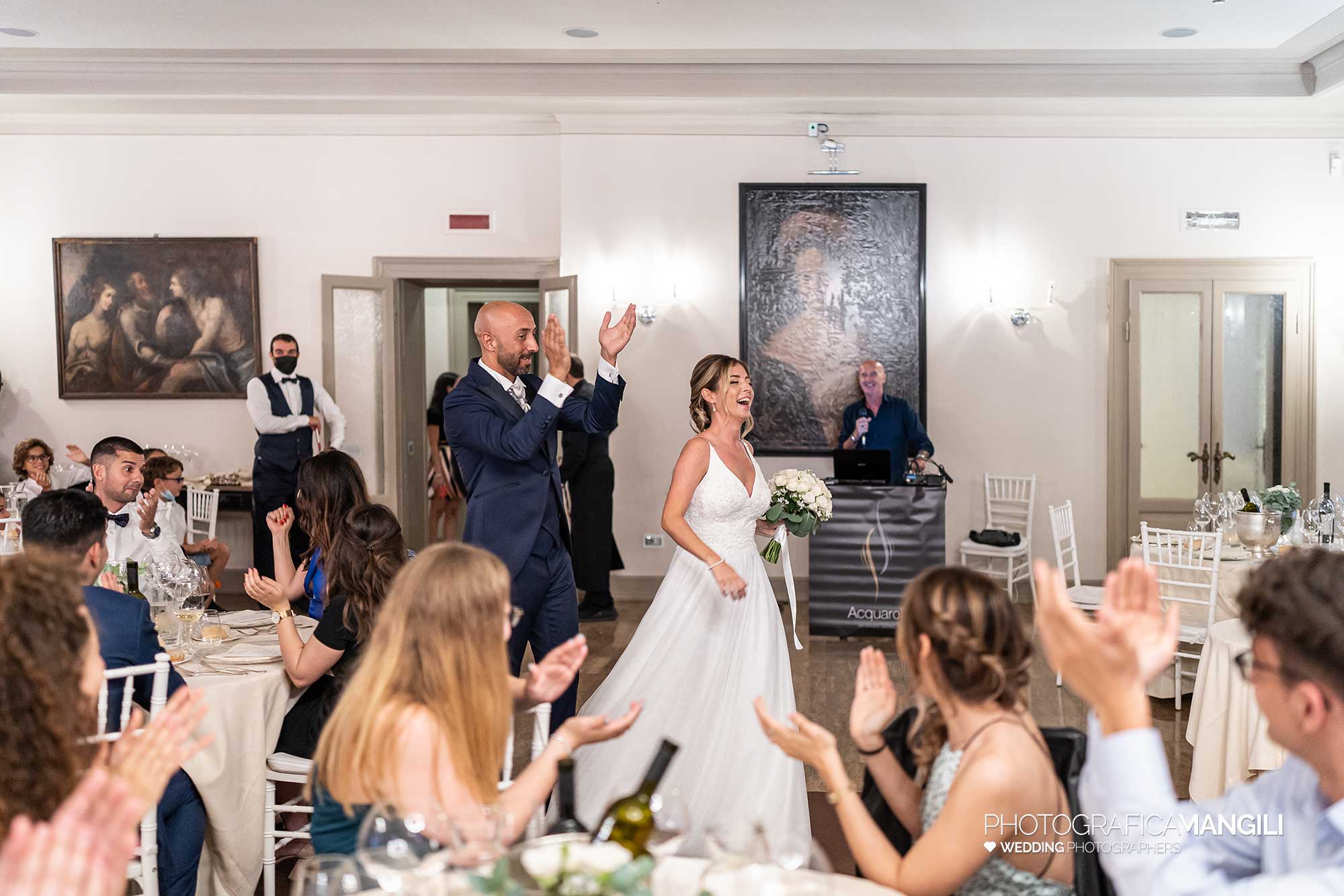 034 fotografo matrimonio reportage wedding sposi ingresso sala pranzo ritratto villa acquaroli carvico bergamo 034 fotografo matrimonio reportage wedding sposi ingresso sala pranzo ritratto villa acquaroli carvico bergamo