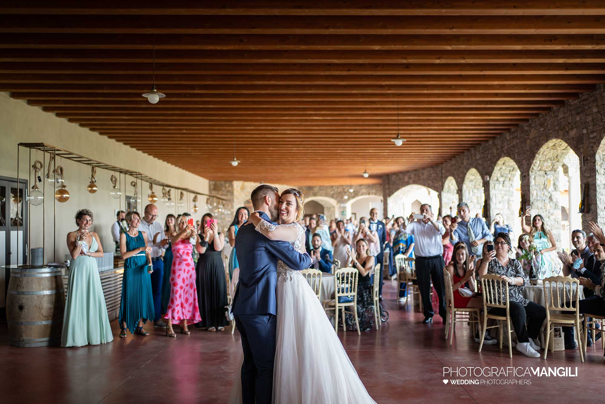 035 fotografo matrimonio reportage wedding ritratto sposi ballo le cantorie gussago brescia 035 fotografo matrimonio reportage wedding ritratto sposi ballo le cantorie gussago brescia