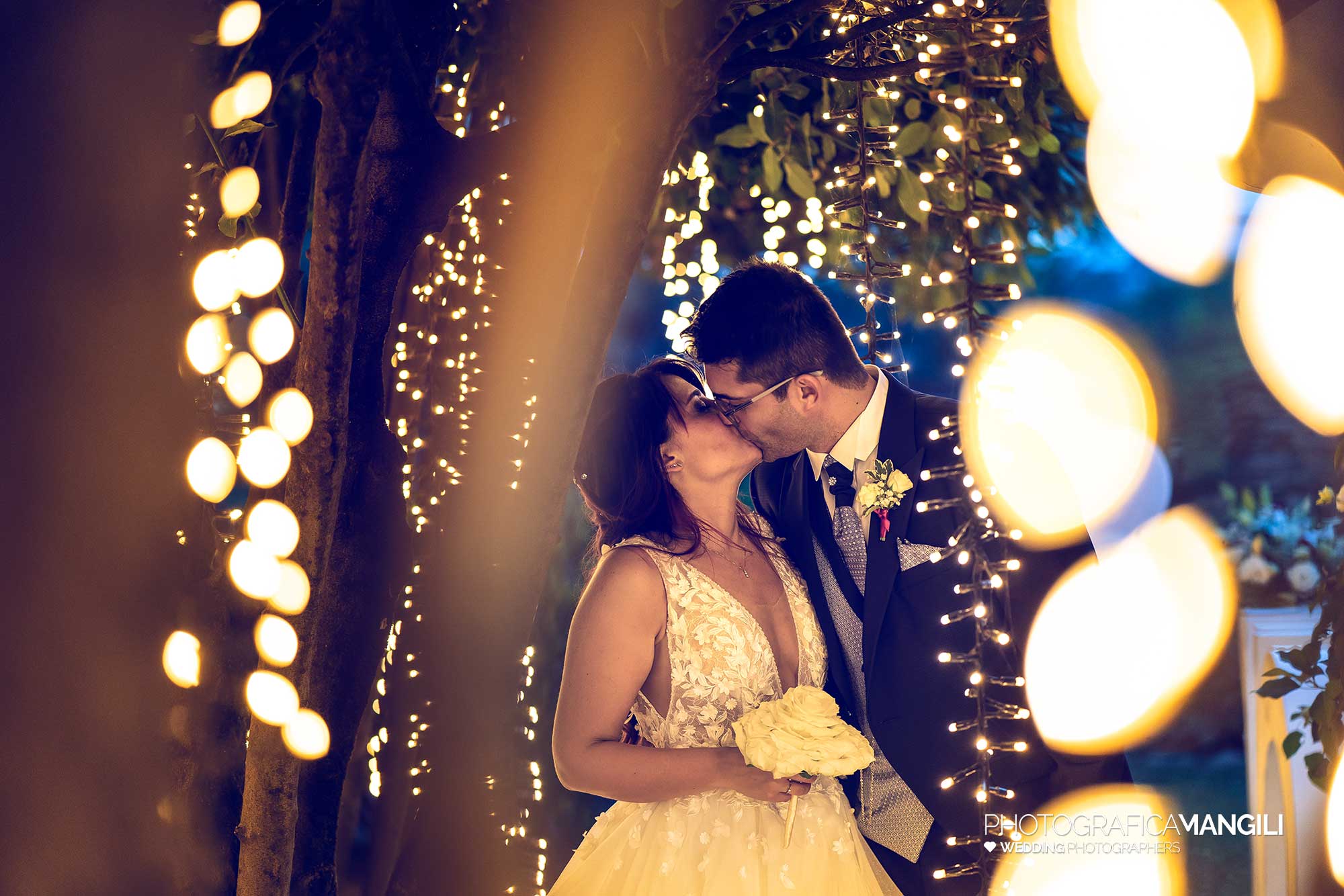 035 reportage foto matrimonio wedding ritratto sposi romantico bacio luci imbrunire castello marigolda curno bergamo 035 reportage foto matrimonio wedding ritratto sposi romantico bacio luci imbrunire castello marigolda curno bergamo