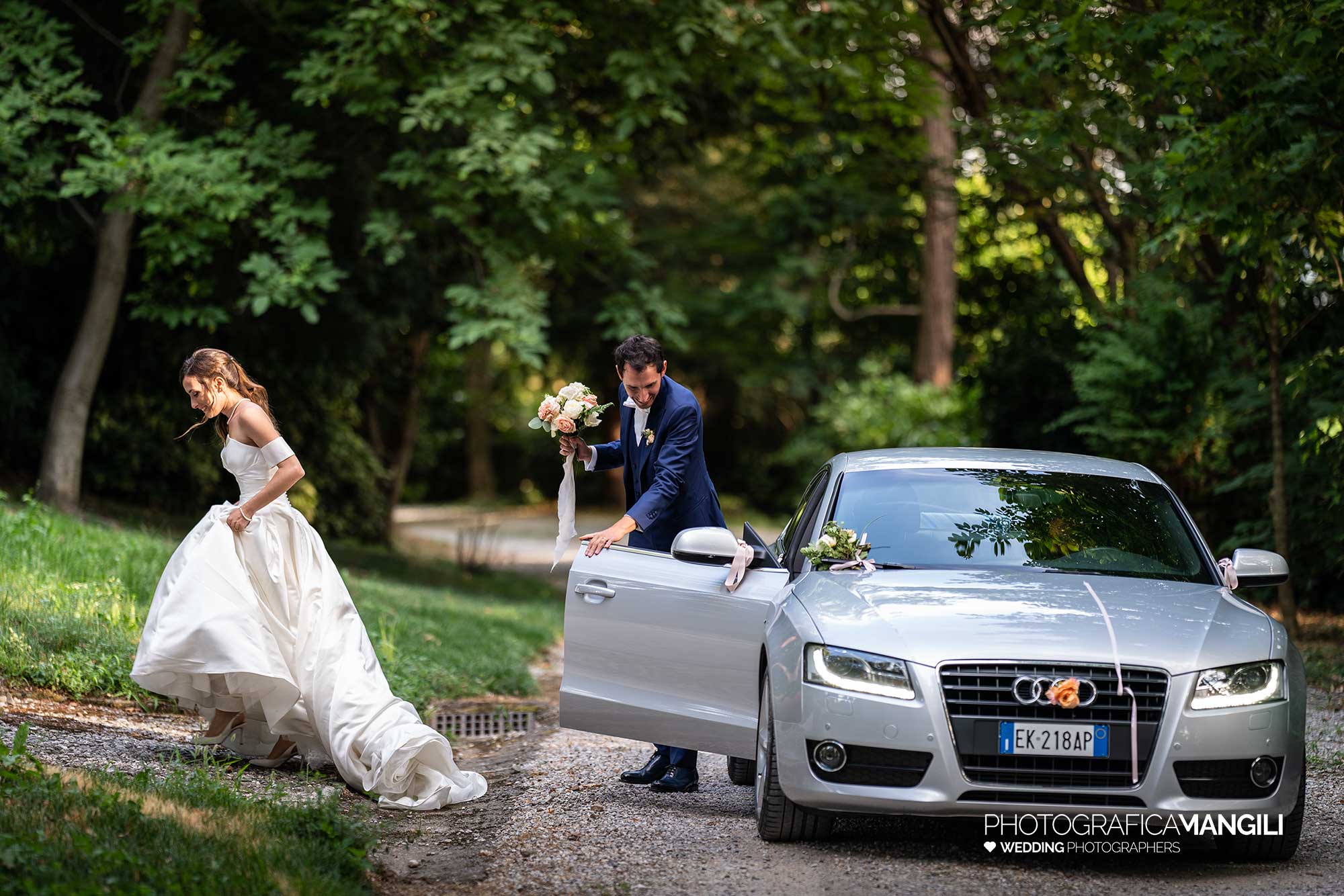 036 reportage foto matrimonio wedding ritratto sposi ingresso macchina villa subaglio merate lecco 036 reportage foto matrimonio wedding ritratto sposi ingresso macchina villa subaglio merate lecco