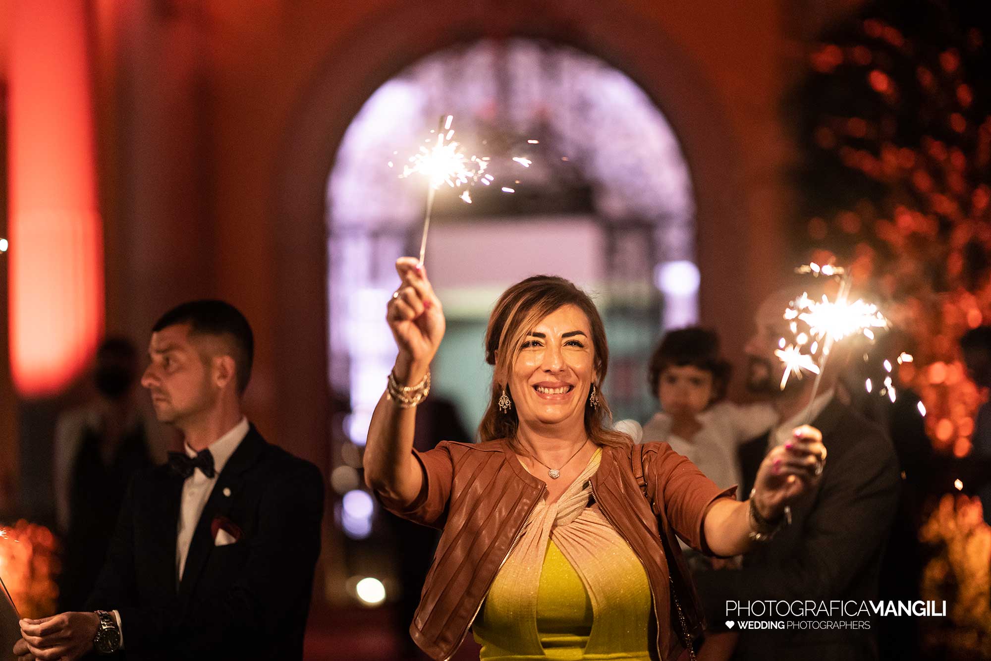 037 fotografo matrimonio reportage wedding sposi ritratto taglio torta lucine villa acquaroli carvico bergamo 037 fotografo matrimonio reportage wedding sposi ritratto taglio torta lucine villa acquaroli carvico bergamo