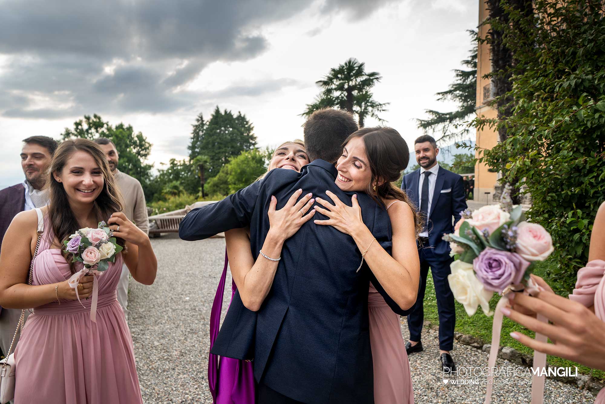 038 fotografo matrimonio reportage wedding ritratto sposi cerimonia rito civile uscita villa esengrini montalbano varese 1 038 fotografo matrimonio reportage wedding ritratto sposi cerimonia rito civile uscita villa esengrini montalbano varese 1