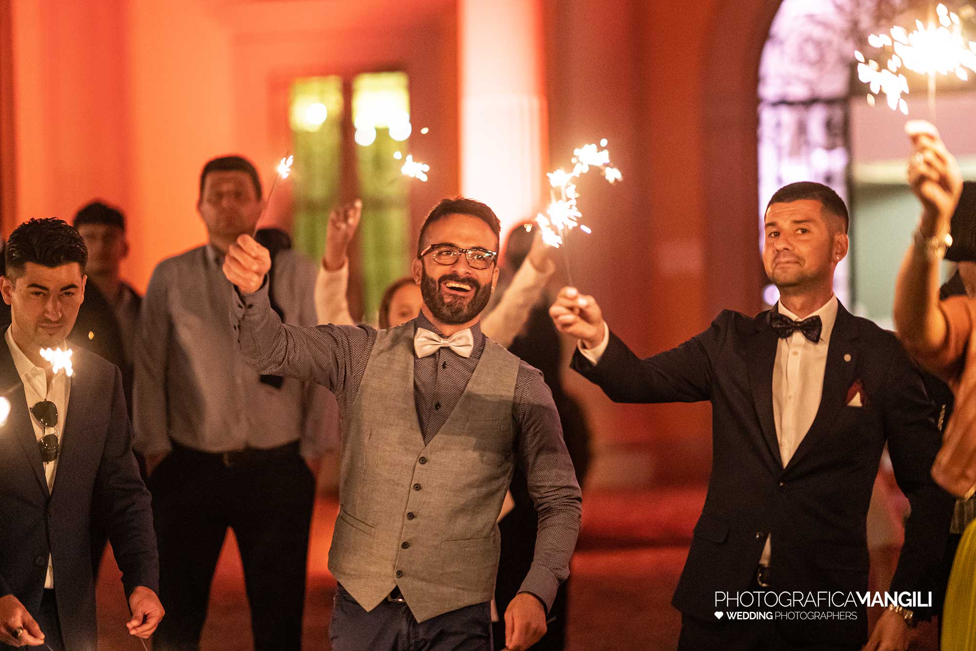 038 fotografo matrimonio reportage wedding sposi ritratto taglio torta lucine villa acquaroli carvico bergamo 038 fotografo matrimonio reportage wedding sposi ritratto taglio torta lucine villa acquaroli carvico bergamo