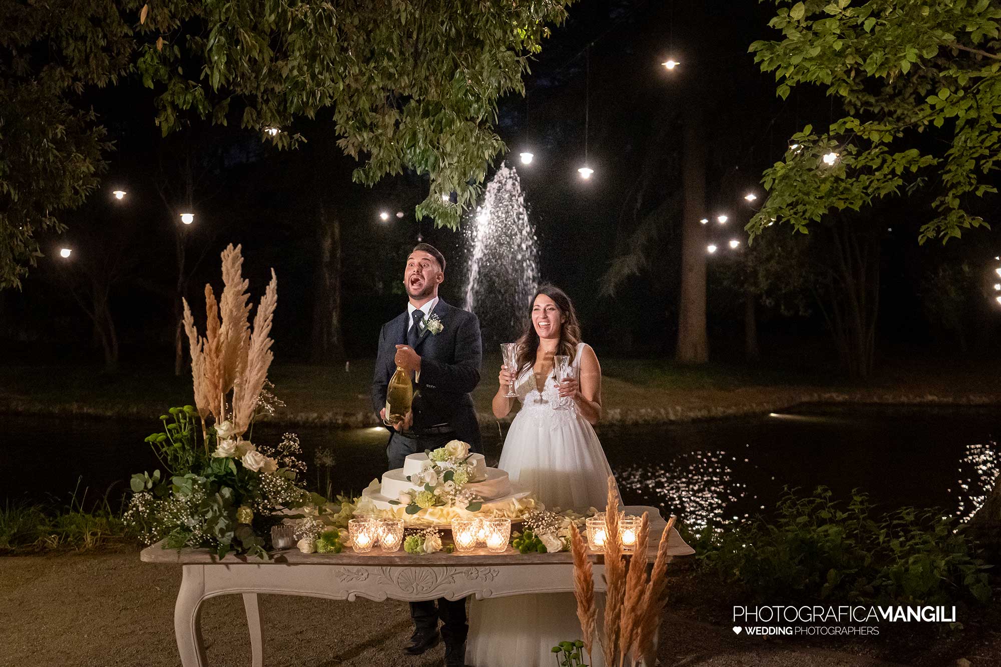 041 fotografo matrimonio reportage wedding sposi ritratti taglio torta brindisi villa acquaroli carvico bergamo 041 fotografo matrimonio reportage wedding sposi ritratti taglio torta brindisi villa acquaroli carvico bergamo