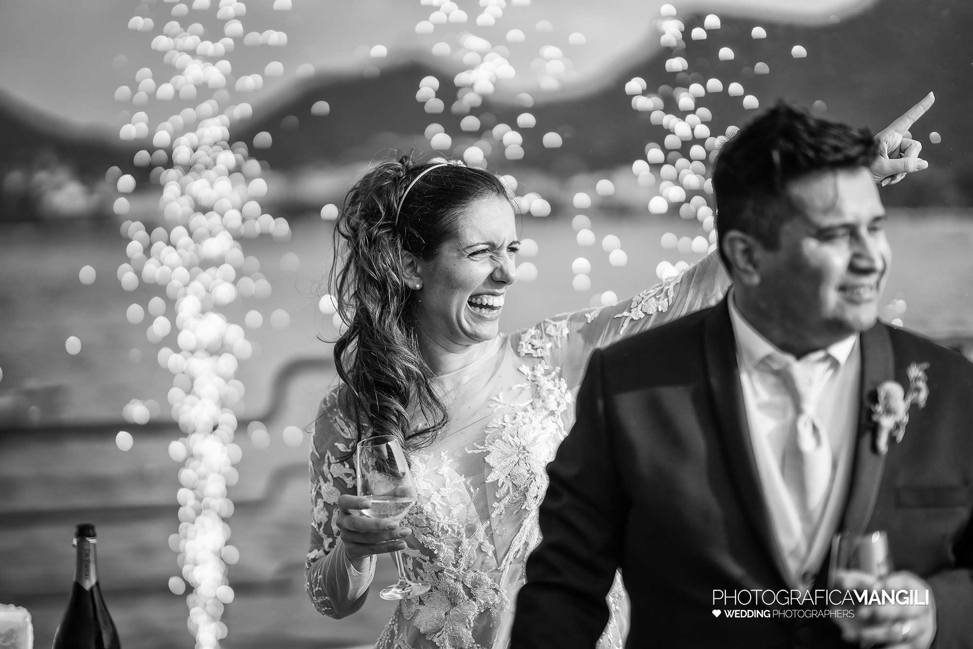 042 fotografo matrimonio reportage wedding sposi ritratti lago brindisi fontane luminose villa geno como 042 fotografo matrimonio reportage wedding sposi ritratti lago brindisi fontane luminose villa geno como