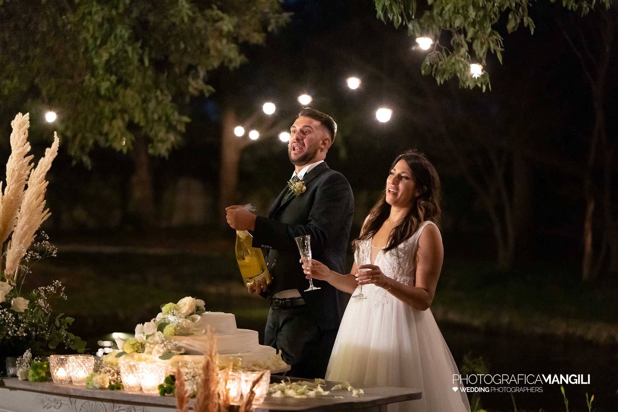 042 fotografo matrimonio reportage wedding sposi ritratti taglio torta brindisi villa acquaroli carvico bergamo 042 fotografo matrimonio reportage wedding sposi ritratti taglio torta brindisi villa acquaroli carvico bergamo