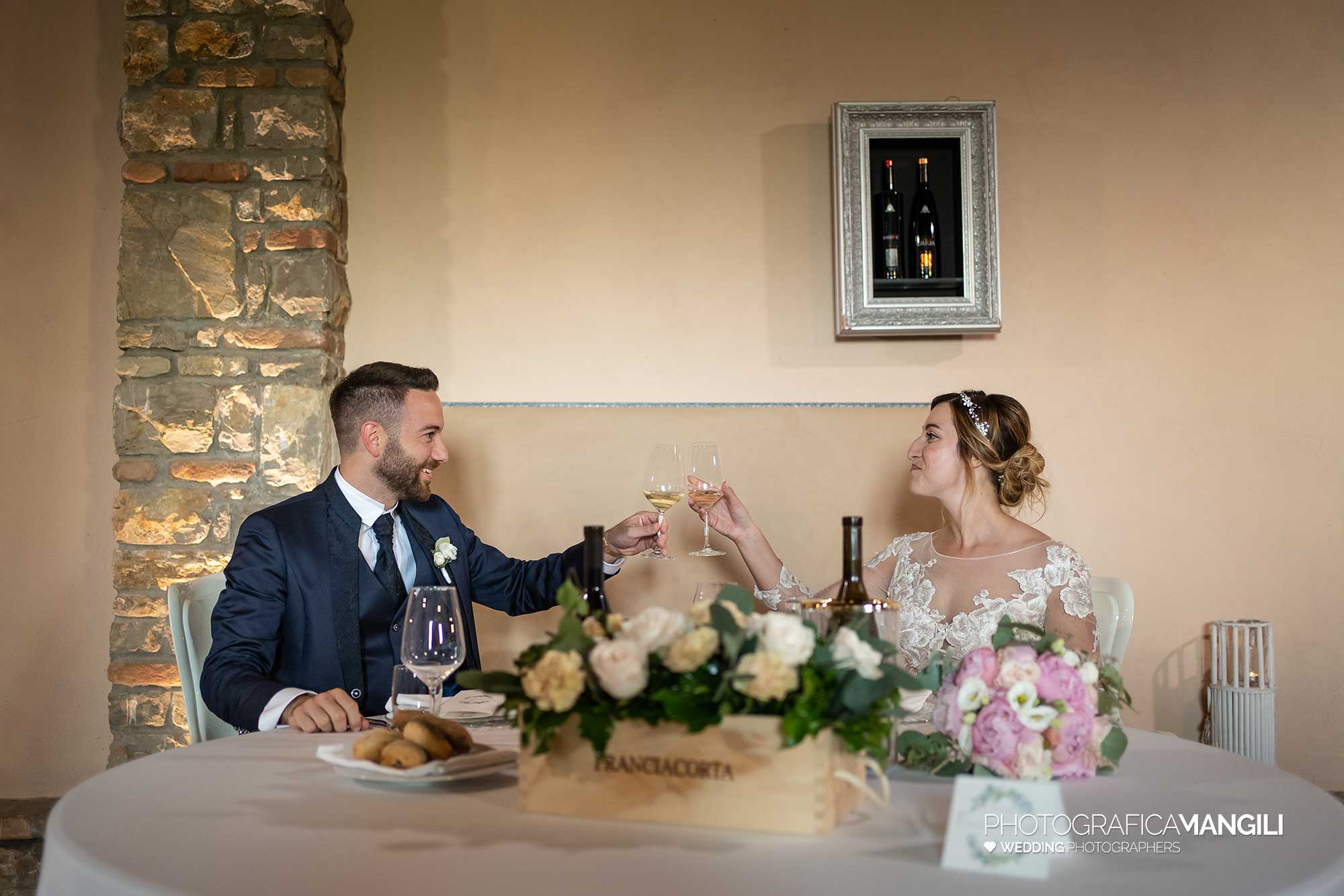 044 fotografo matrimonio reportage wedding ritratto sposi brindisi le cantorie gussago brescia 044 fotografo matrimonio reportage wedding ritratto sposi brindisi le cantorie gussago brescia