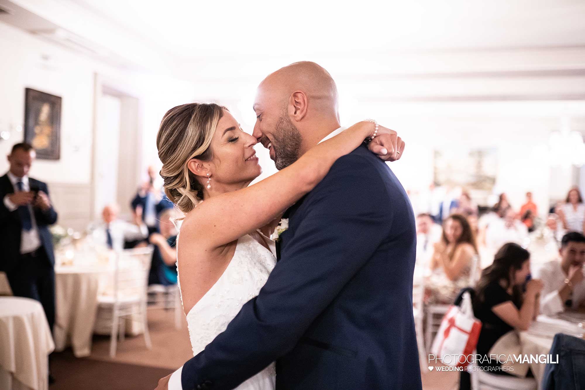 044 fotografo matrimonio reportage wedding sposi ritratto ballo villa acquaroli carvico bergamo 044 fotografo matrimonio reportage wedding sposi ritratto ballo villa acquaroli carvico bergamo