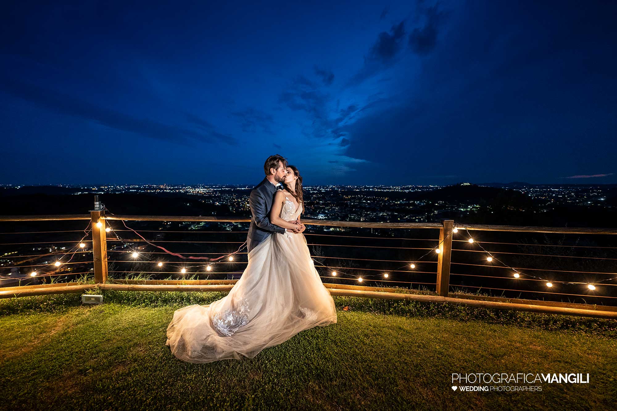 044 reportage foto matrimonio wedding ritratto sposi imbrunire bacio le cantorie gussago brescia 044 reportage foto matrimonio wedding ritratto sposi imbrunire bacio le cantorie gussago brescia