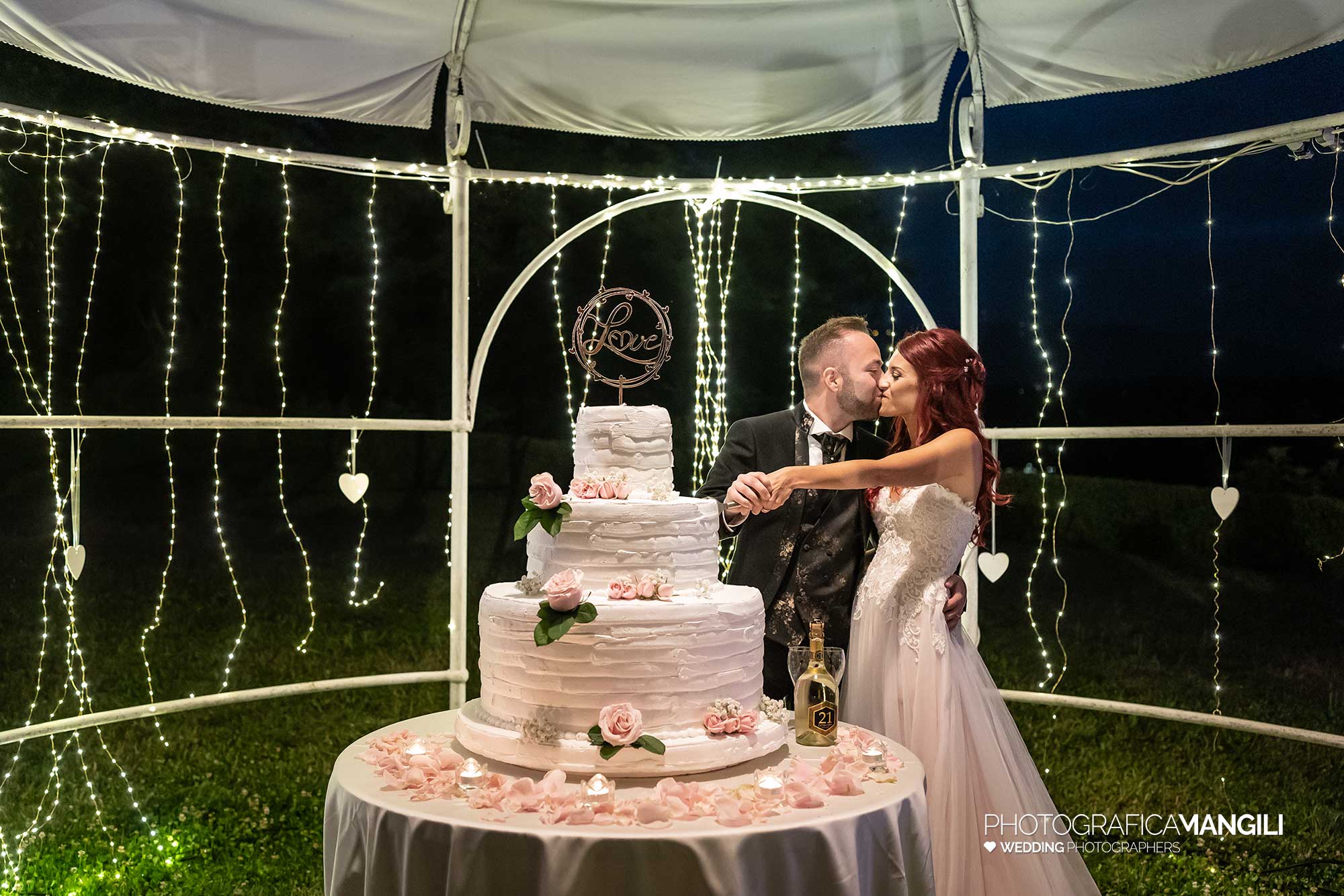 045 fotografo matrimonio reportage wedding sposi ritratto taglio torta bacio castello cernusco lecco 045 fotografo matrimonio reportage wedding sposi ritratto taglio torta bacio castello cernusco lecco