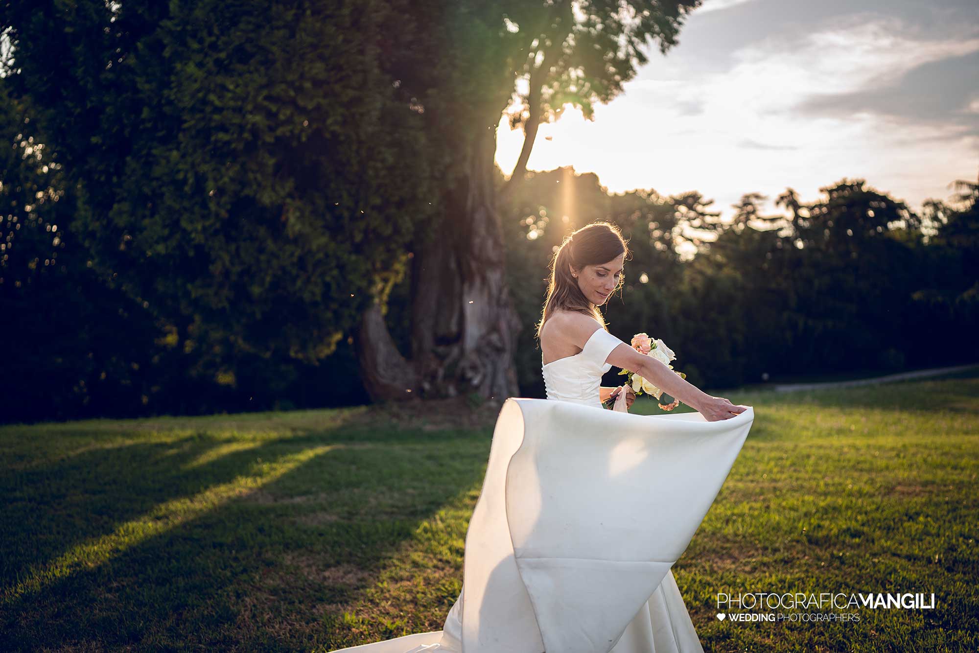 045 reportage foto matrimonio wedding ritratto sposa abito parco villa subaglio merate lecco 045 reportage foto matrimonio wedding ritratto sposa abito parco villa subaglio merate lecco