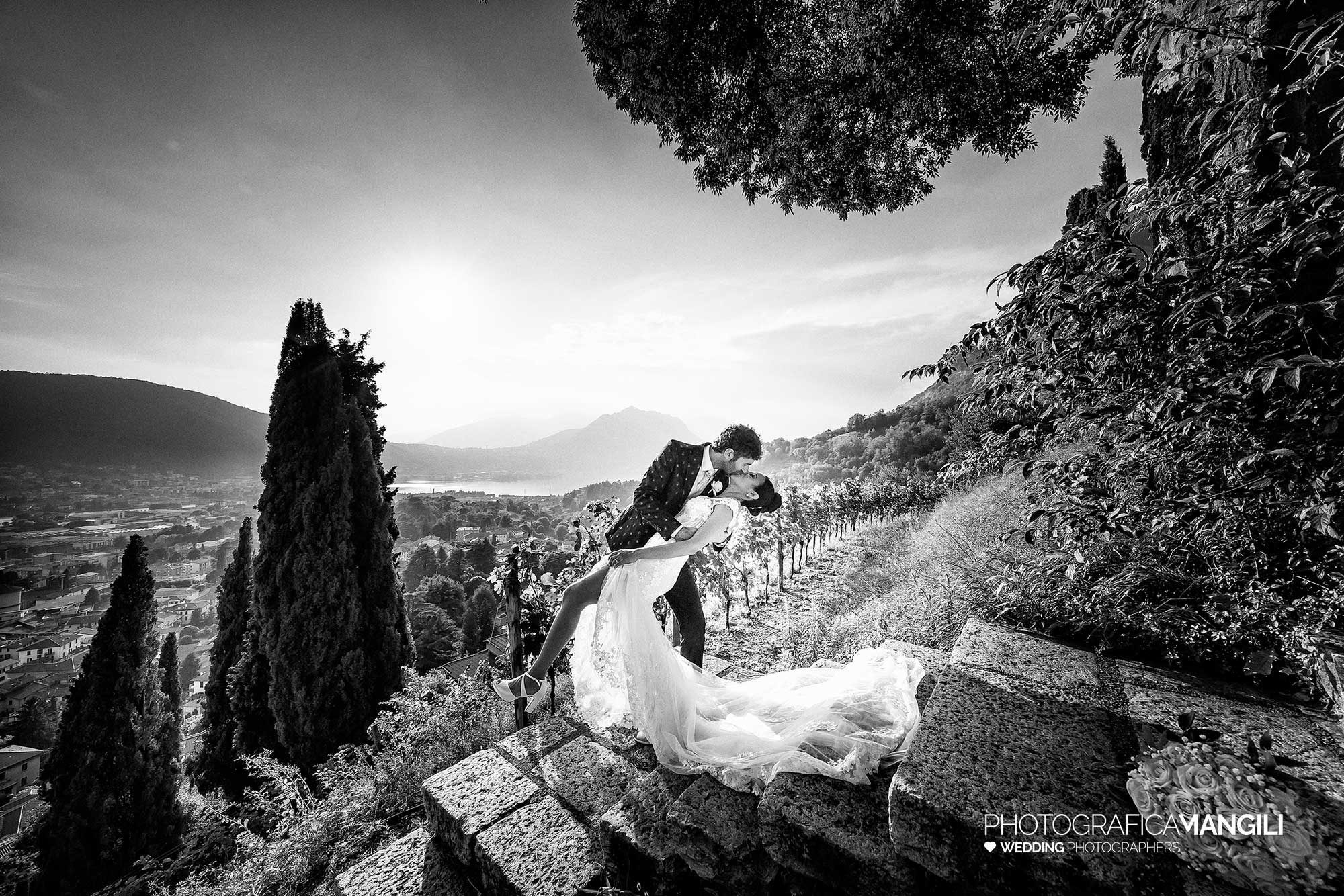 046 fotografo matrimonio reportage wedding sposi ritratto bianco e nero castello rossino calolziocorte lecco lago como 046 fotografo matrimonio reportage wedding sposi ritratto bianco e nero castello rossino calolziocorte lecco lago como