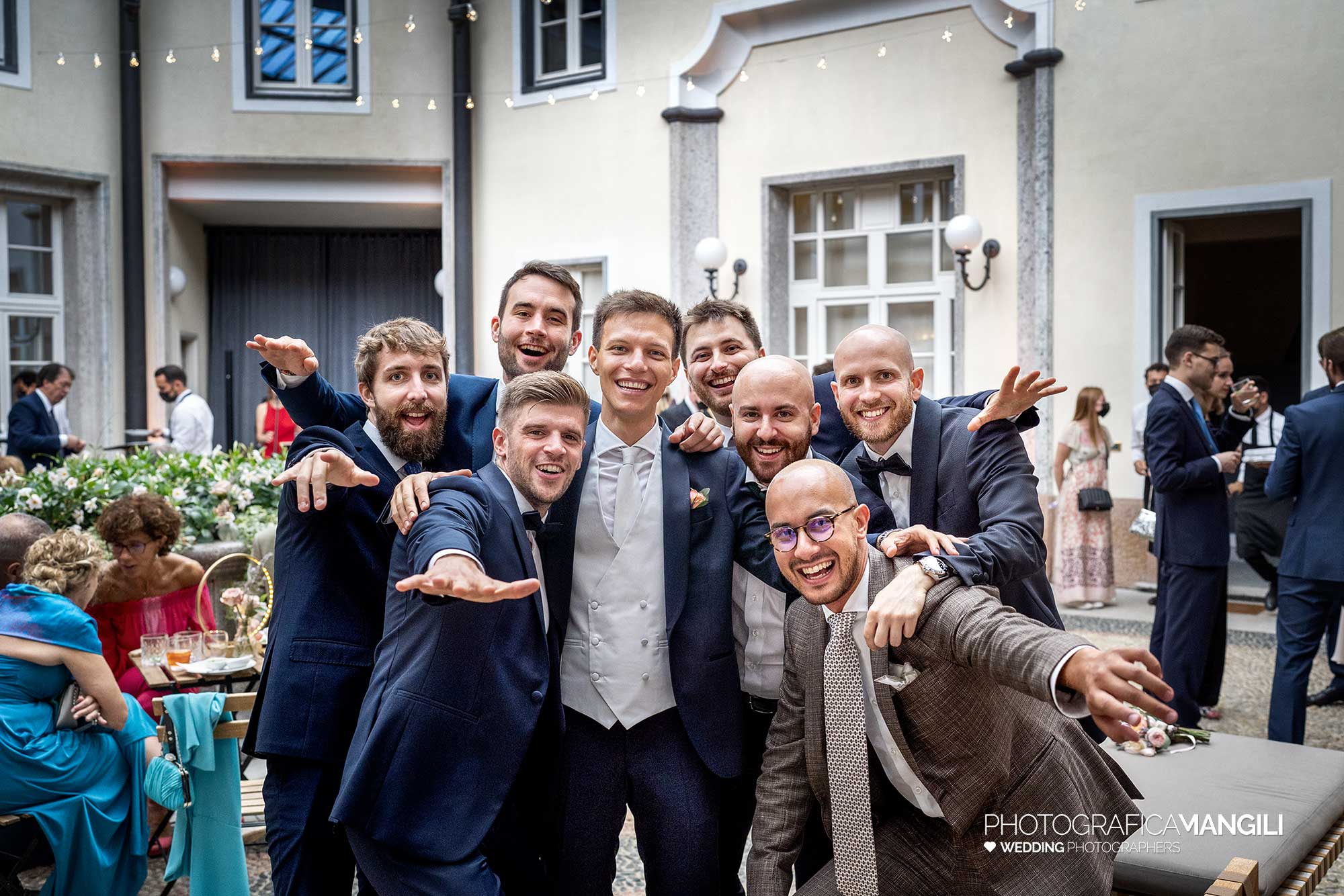 047 fotografo matrimonio reportage wedding ritratto sposi amici villa esengrini montalbano varese 047 fotografo matrimonio reportage wedding ritratto sposi amici villa esengrini montalbano varese