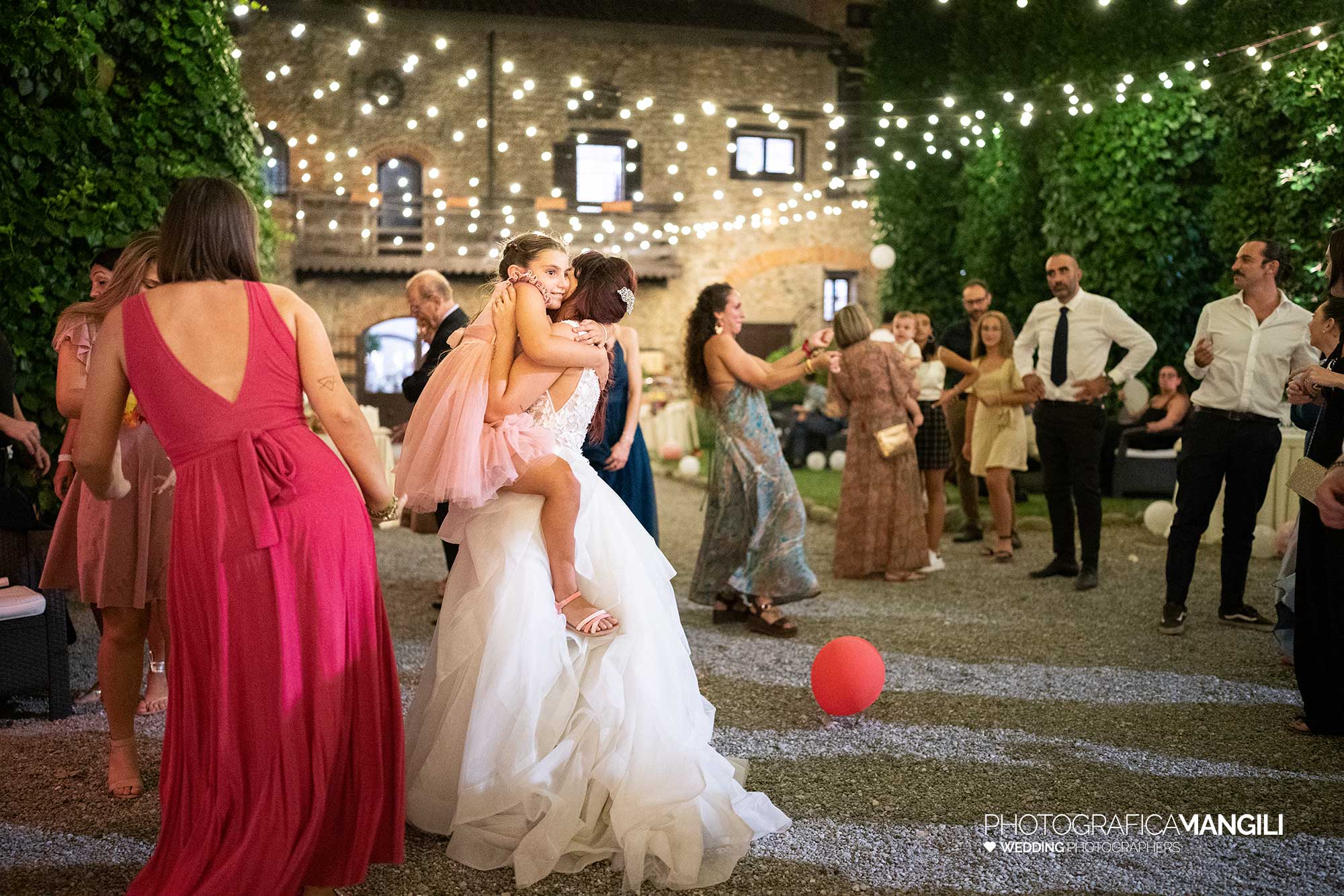 047 reportage foto matrimonio wedding ritratto sposi divertimento castello marigolda curno bergamo 047 reportage foto matrimonio wedding ritratto sposi divertimento castello marigolda curno bergamo