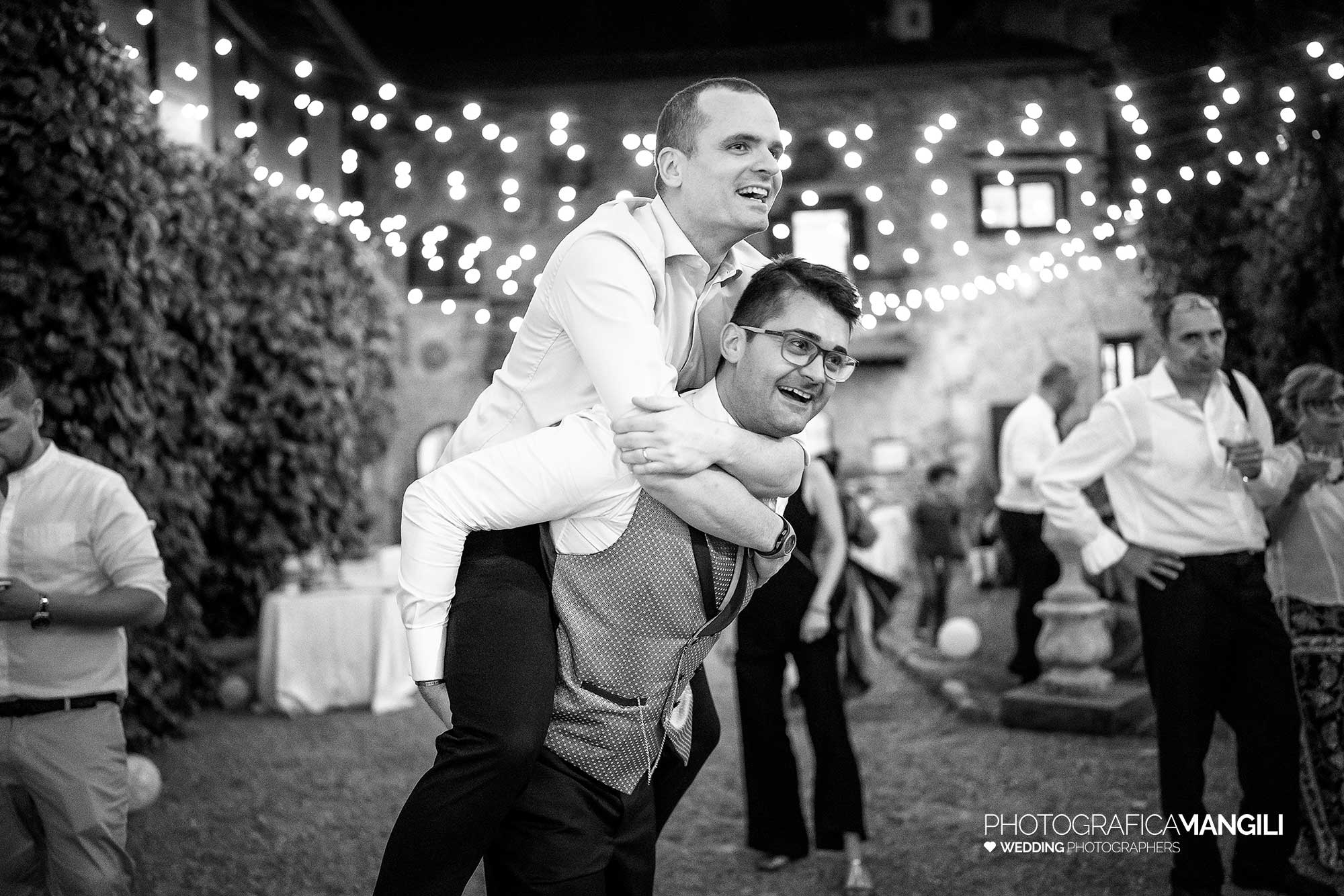 048 reportage foto matrimonio wedding ritratto sposi divertimento castello marigolda curno bergamo 048 reportage foto matrimonio wedding ritratto sposi divertimento castello marigolda curno bergamo