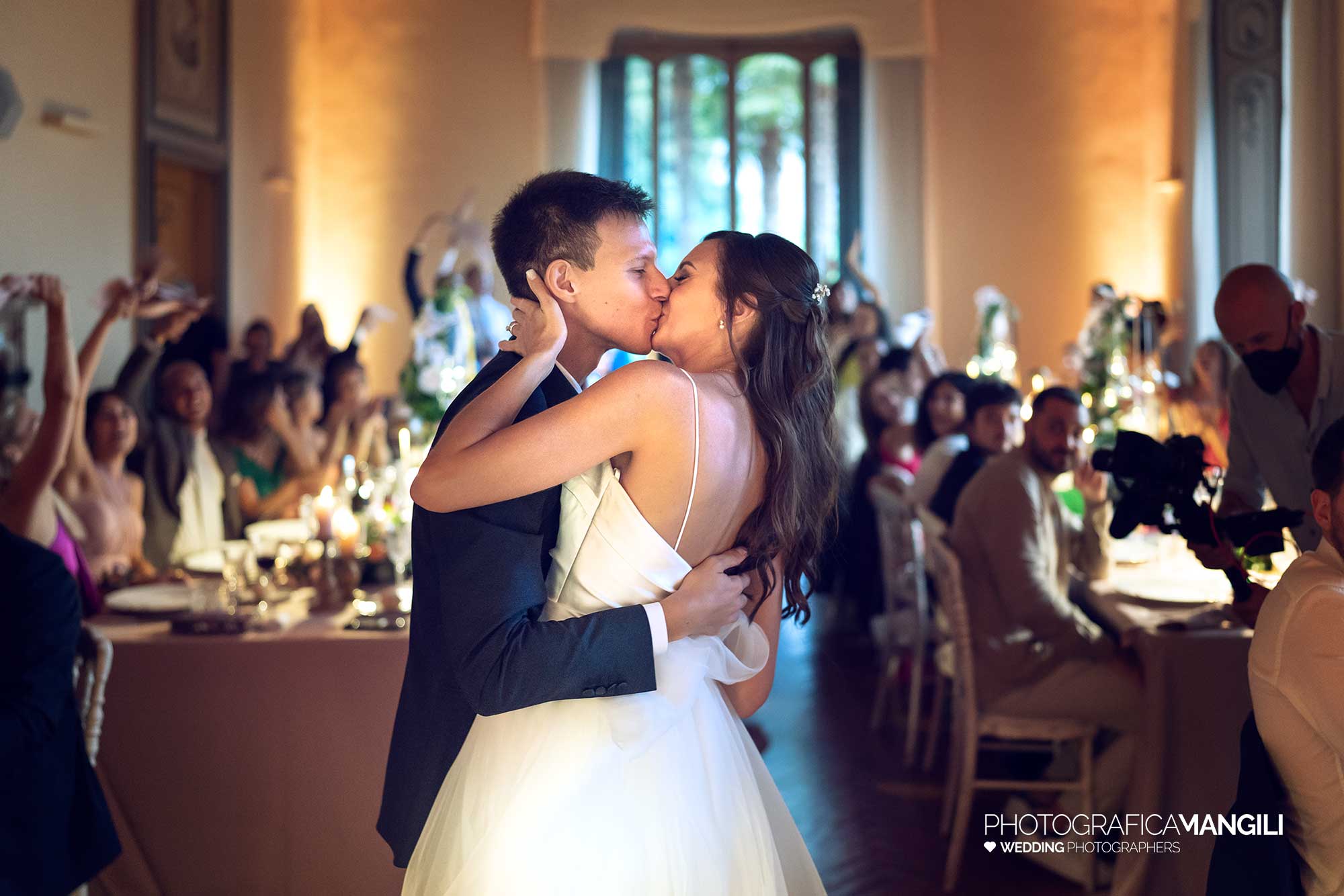 049 fotografo matrimonio reportage wedding ritratto sposi bacio villa esengrini montalbano varese 049 fotografo matrimonio reportage wedding ritratto sposi bacio villa esengrini montalbano varese