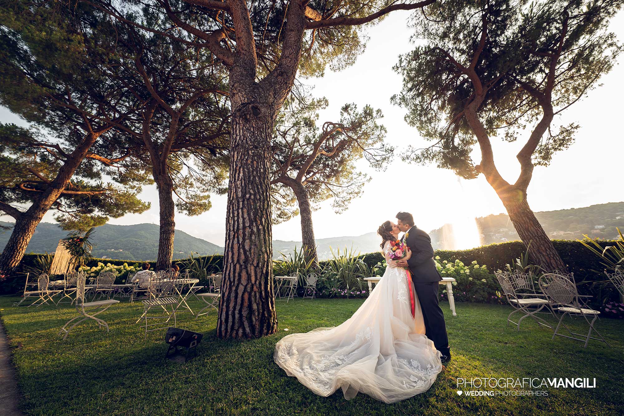 049 fotografo matrimonio reportage wedding sposi ritratti giardino lago villa geno como 049 fotografo matrimonio reportage wedding sposi ritratti giardino lago villa geno como