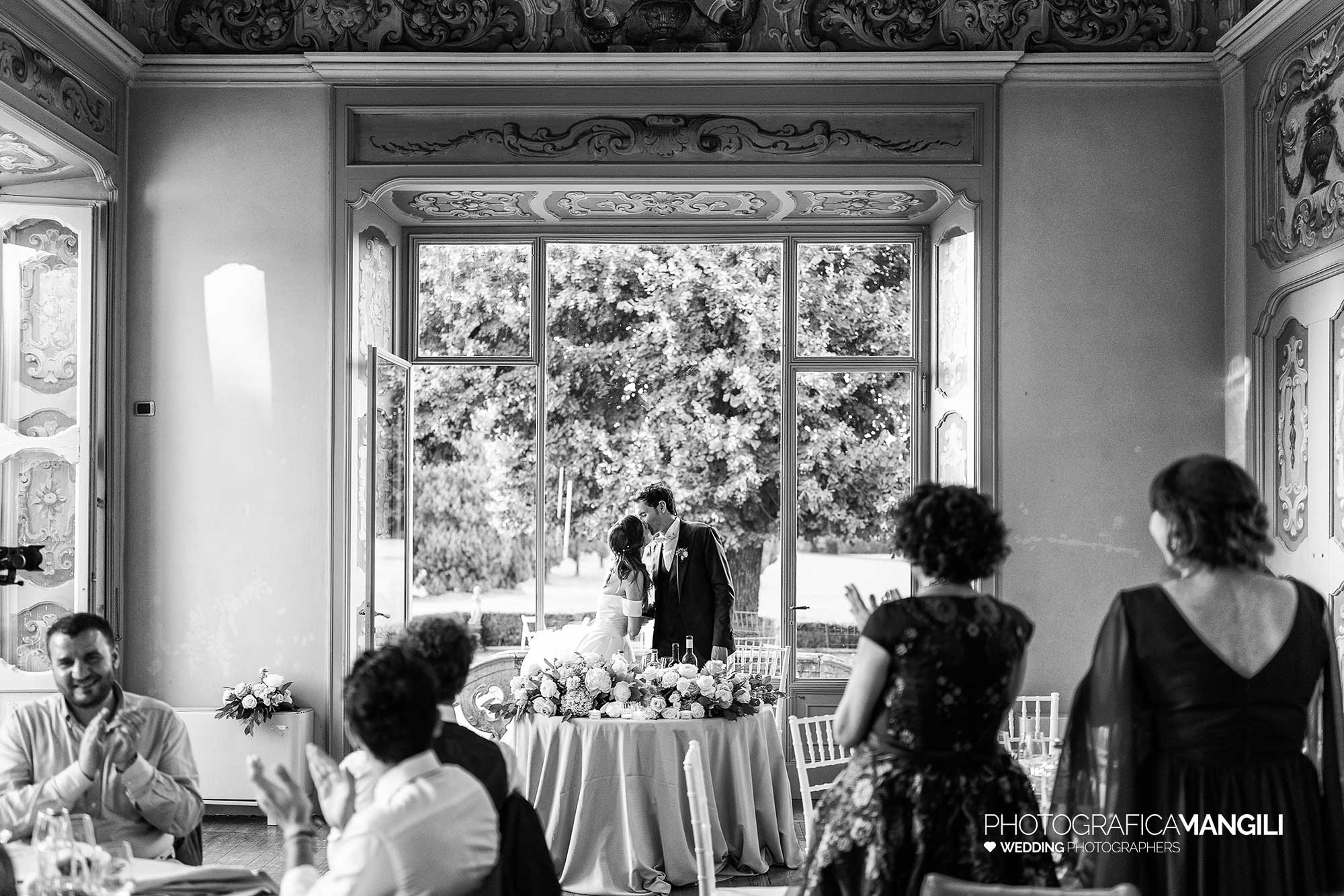 049 reportage foto matrimonio wedding ritratto sposi bacio villa subaglio merate lecco 049 reportage foto matrimonio wedding ritratto sposi bacio villa subaglio merate lecco