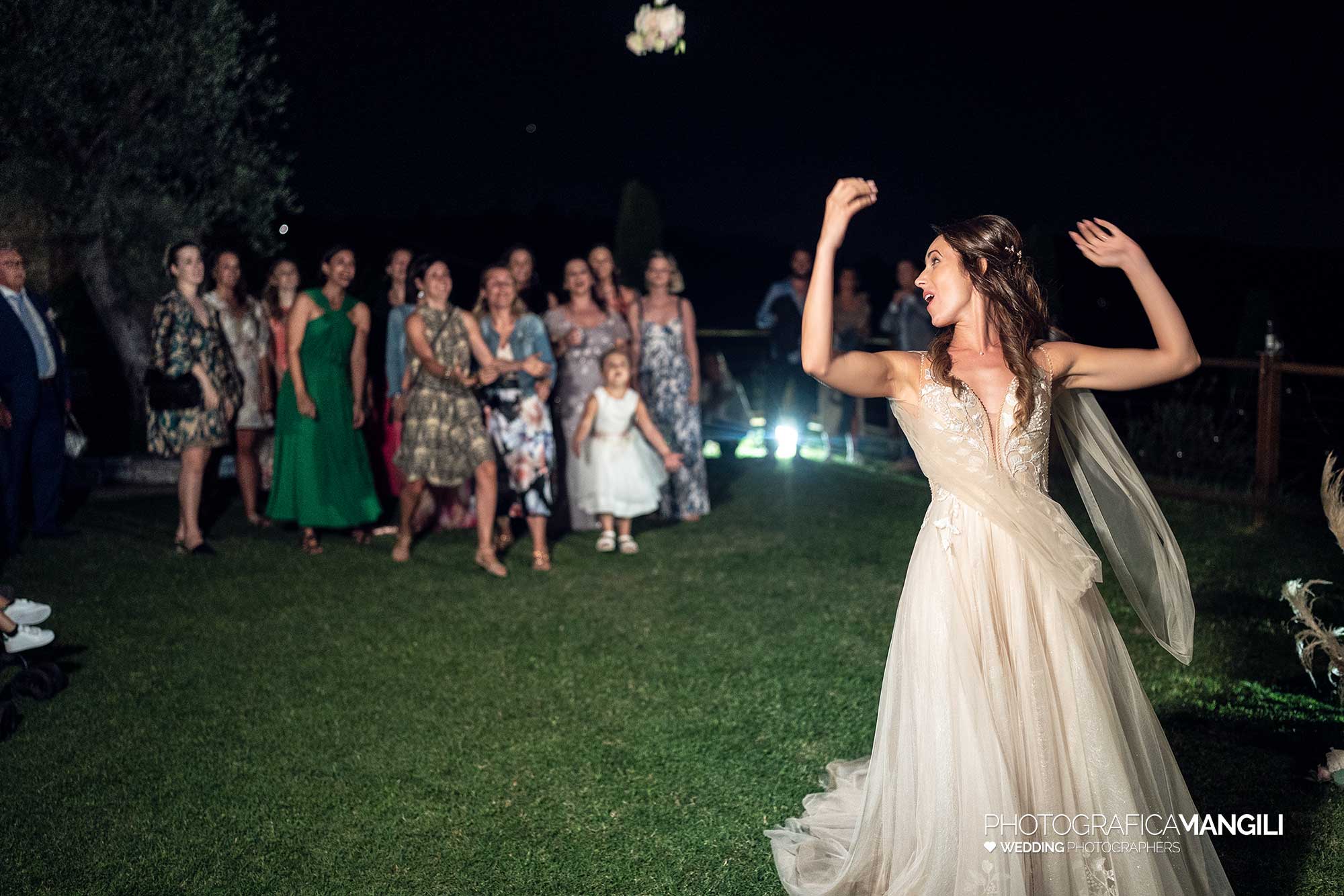 049 reportage foto matrimonio wedding ritratto sposi lancio bouquet le cantorie gussago brescia 049 reportage foto matrimonio wedding ritratto sposi lancio bouquet le cantorie gussago brescia