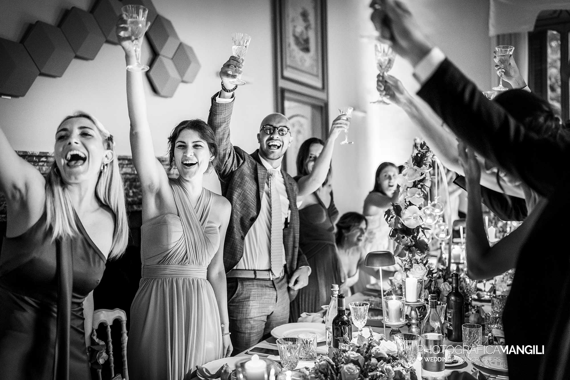 050 fotografo matrimonio reportage wedding ritratto sposi brindisi amici villa esengrini montalbano varese 050 fotografo matrimonio reportage wedding ritratto sposi brindisi amici villa esengrini montalbano varese