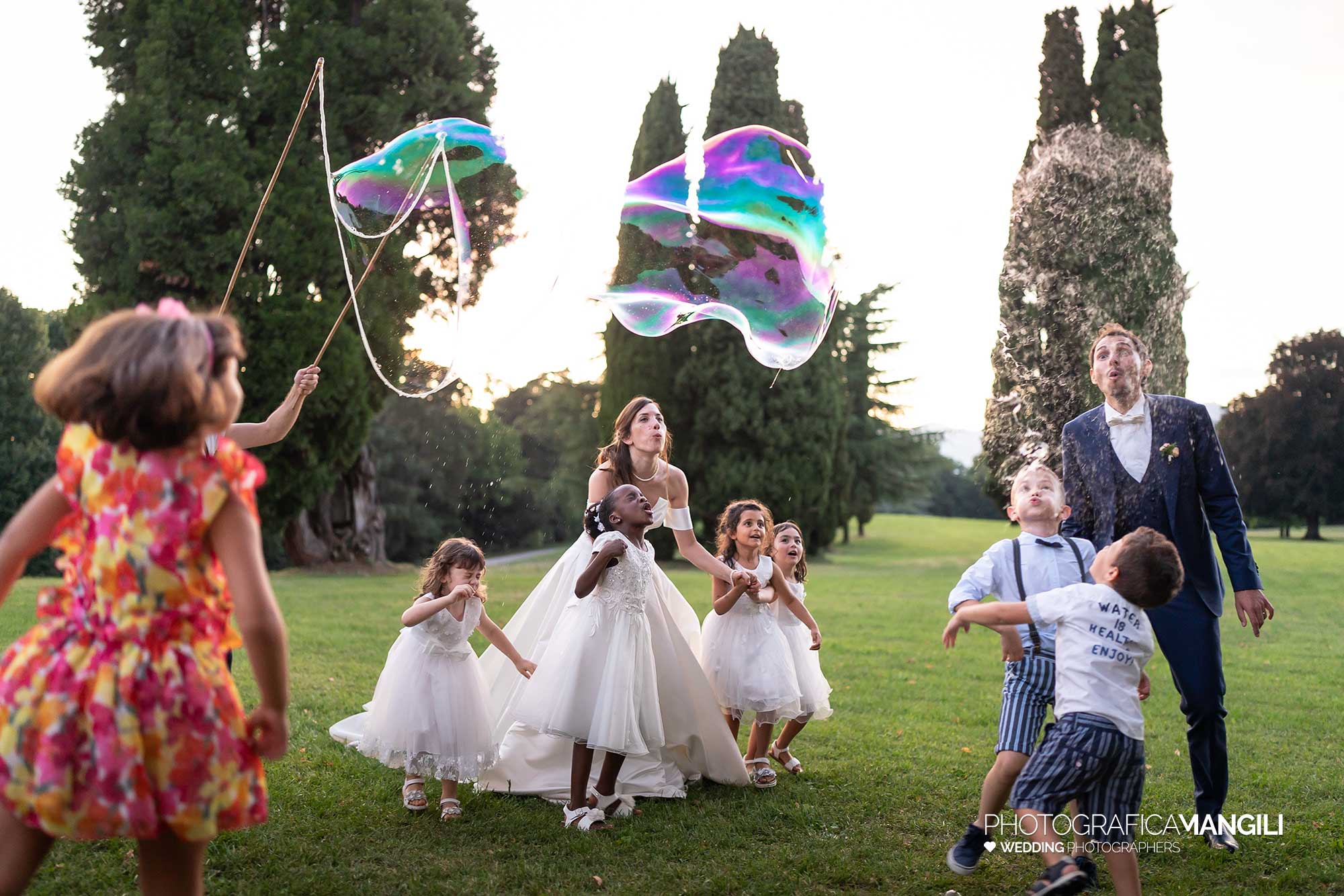 051 reportage foto matrimonio wedding ritratto sposi bolle sapone giganti villa subaglio merate lecco 1 051 reportage foto matrimonio wedding ritratto sposi bolle sapone giganti villa subaglio merate lecco 1