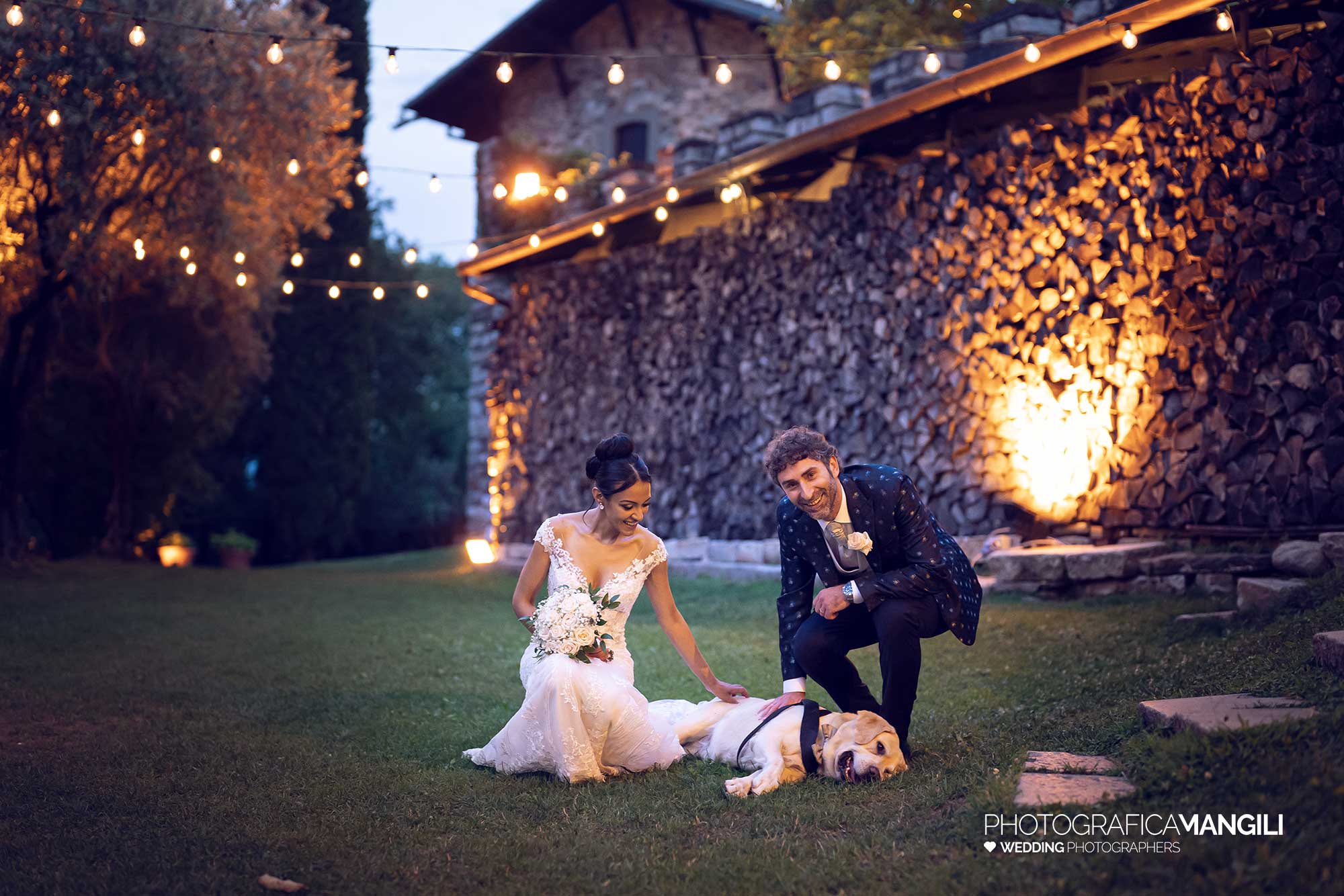 054 fotografo matrimonio reportage wedding sposi ritratto con cane castello rossino calolziocorte lecco lago como 054 fotografo matrimonio reportage wedding sposi ritratto con cane castello rossino calolziocorte lecco lago como