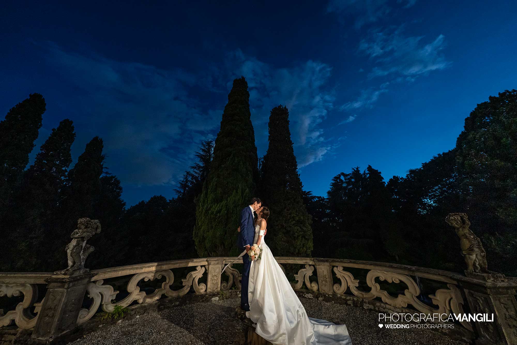 054 reportage foto matrimonio wedding ritratto sposi terrazza imbrunire villa subaglio merate lecco 1 054 reportage foto matrimonio wedding ritratto sposi terrazza imbrunire villa subaglio merate lecco 1