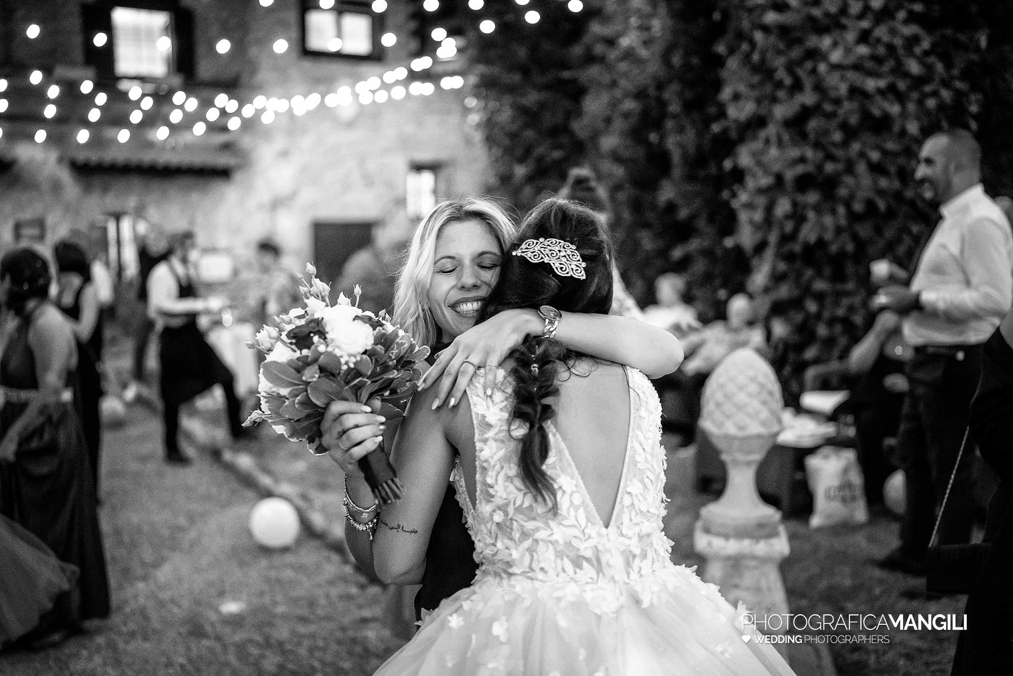 055 reportage foto matrimonio wedding ritratto sposa lancio bouquet castello marigolda curno bergamo 055 reportage foto matrimonio wedding ritratto sposa lancio bouquet castello marigolda curno bergamo