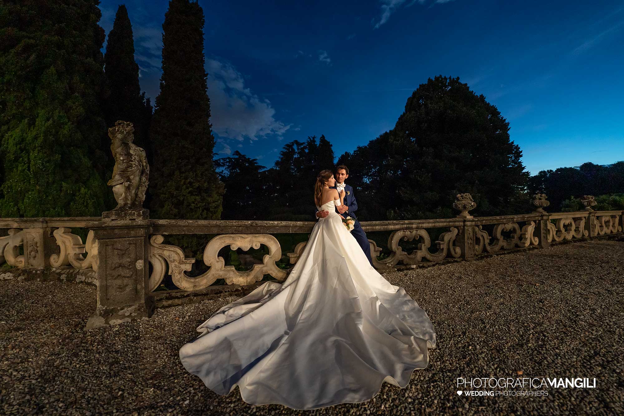 055 reportage foto matrimonio wedding ritratto sposi imbrunire villa subaglio merate lecco 055 reportage foto matrimonio wedding ritratto sposi imbrunire villa subaglio merate lecco